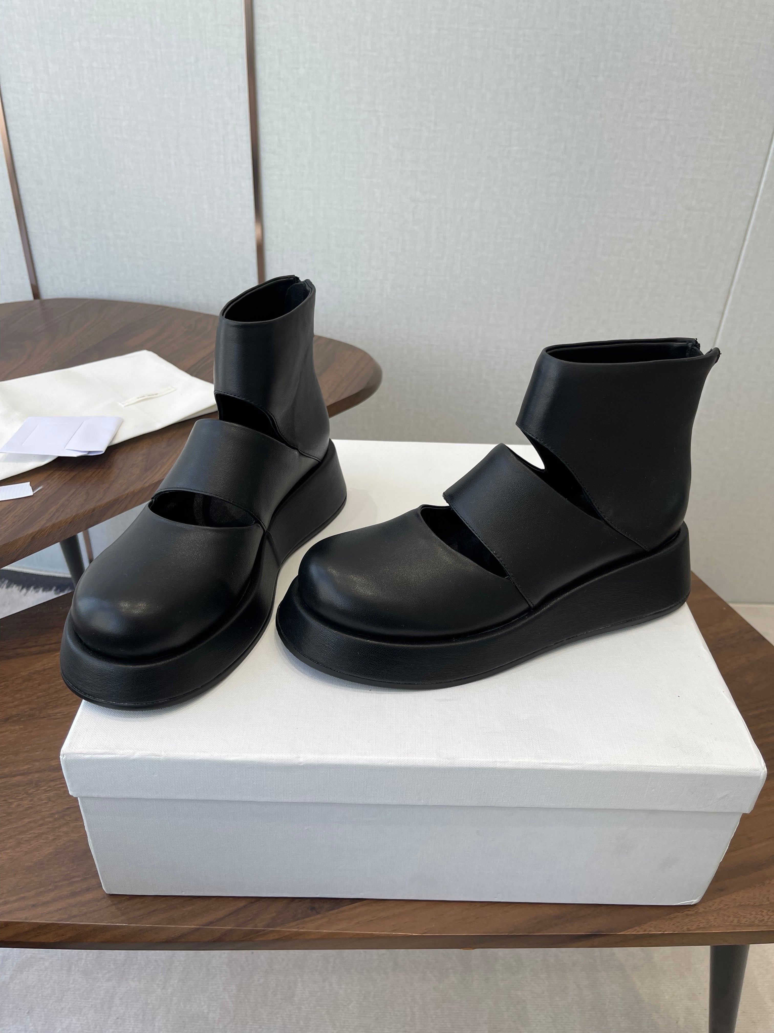 THE ROW 26S PLATFORM MARY JANE IN BLACK CALFSKIN