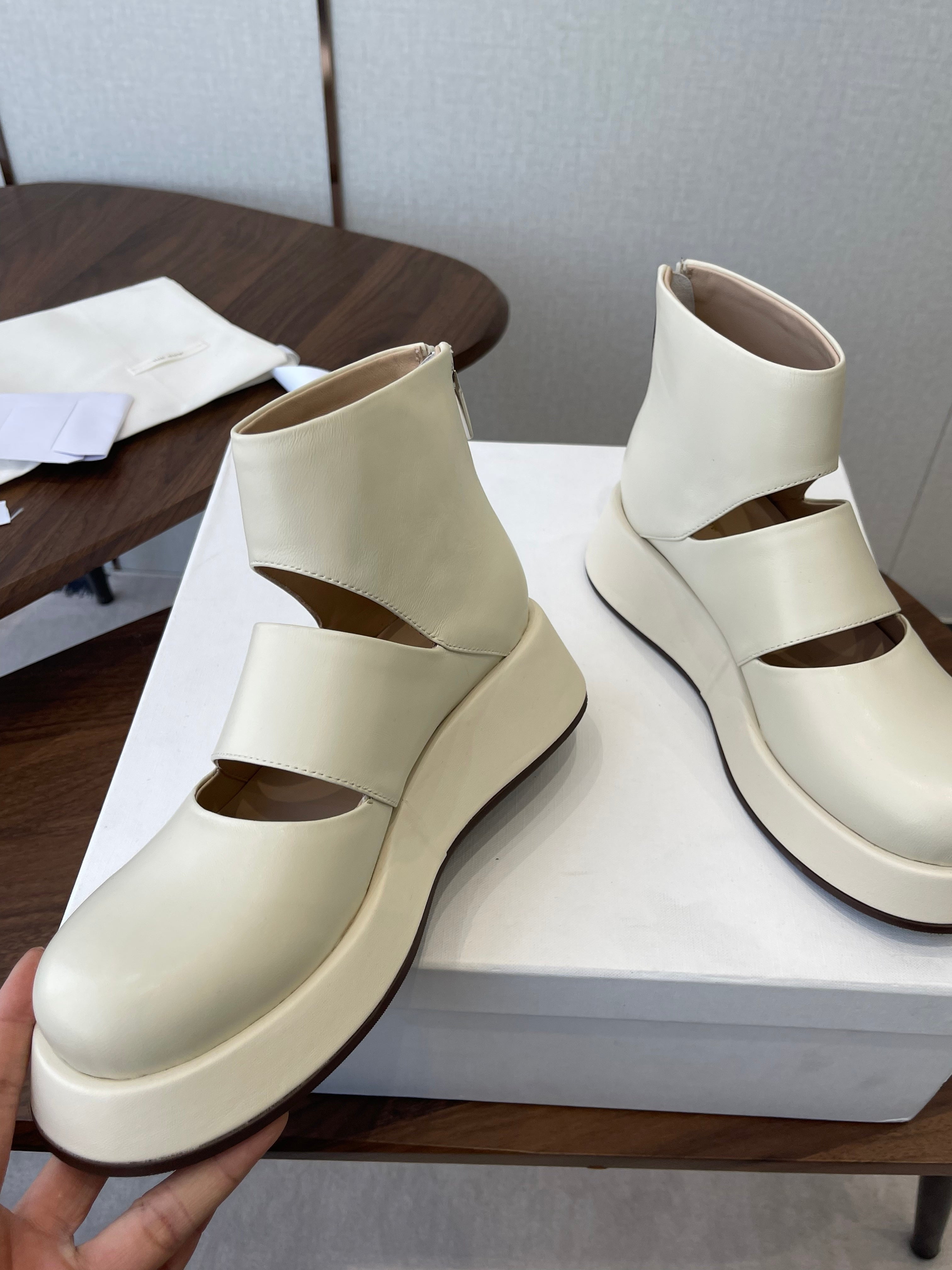 THE ROW 26S PLATFORM MARY JANE IN CREAM WHITE CALFSKIN