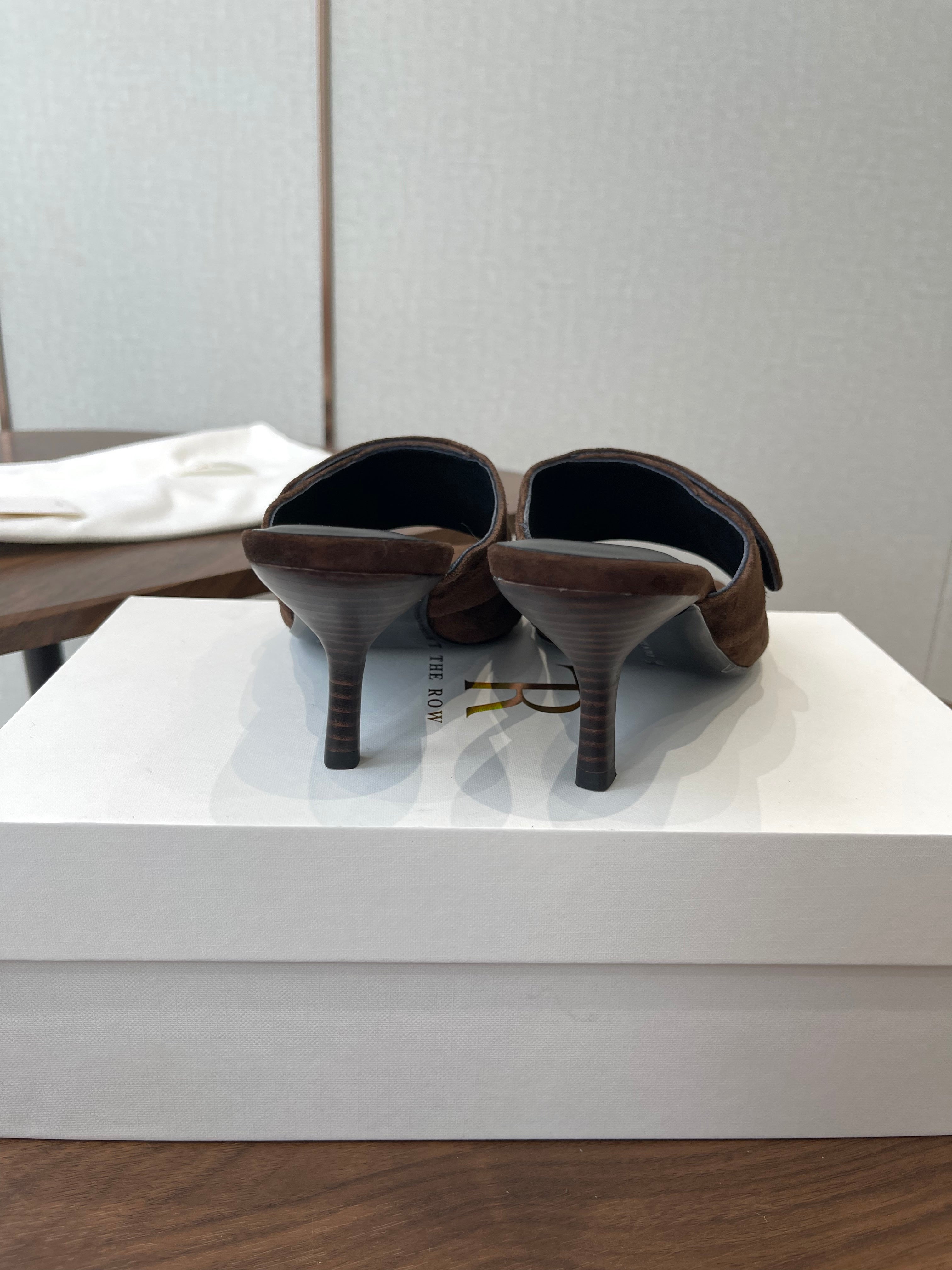 THE ROW 26S BUTTON DETAIL MULE HEELS 70MM IN BROWN SUEDE