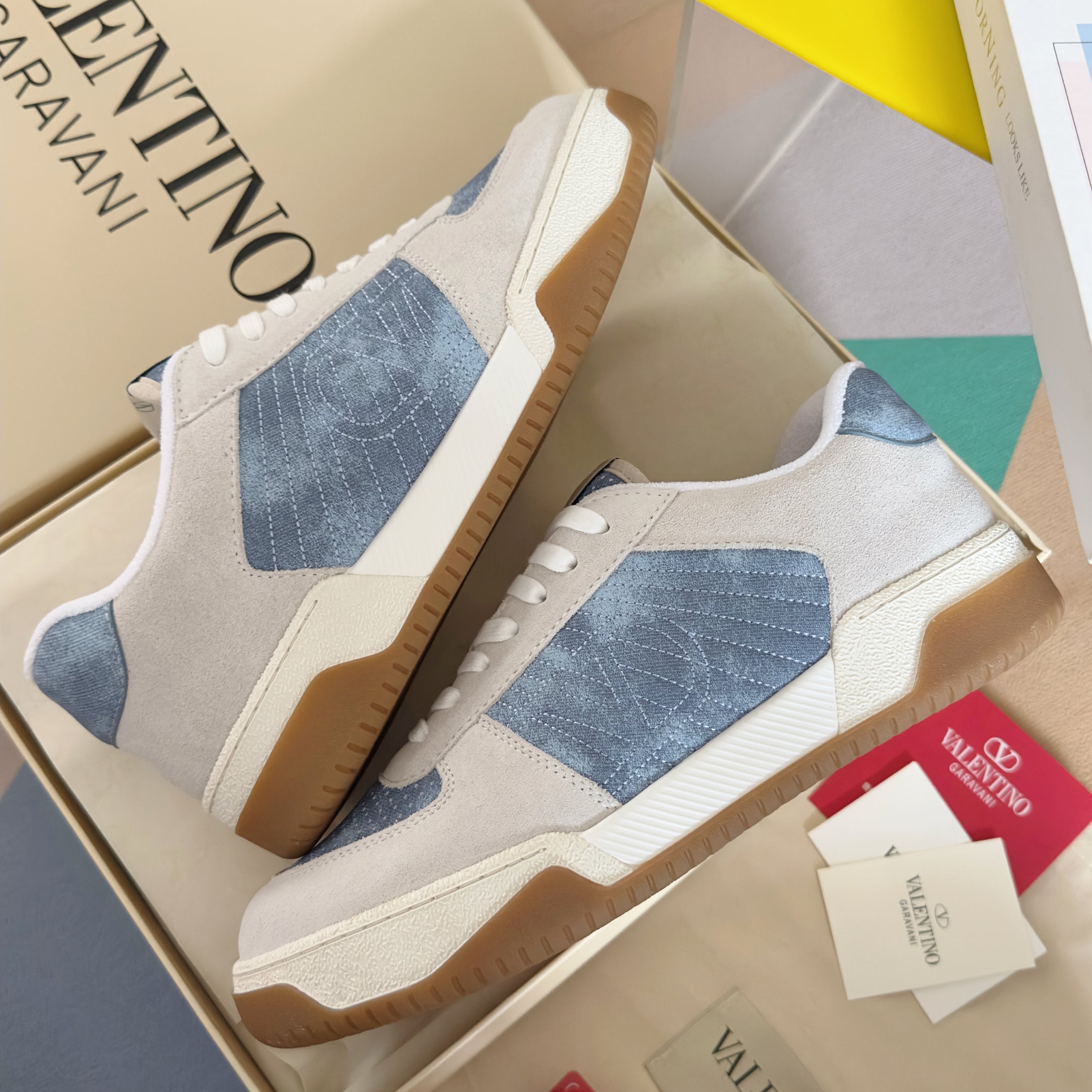 VALENTINO 25S GARAVANI FREEDOTS SNEAKERS IN BEIGE MIX BLUE SUEDE