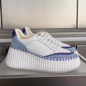 CHLOÉ 26S WEDGE SNEAKERS 70 MM IN WHITE CALFSKIN AND BLUE SUEDE