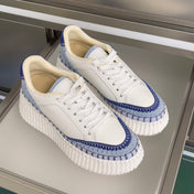 CHLOÉ 26S WEDGE SNEAKERS 70 MM IN WHITE CALFSKIN AND BLUE SUEDE