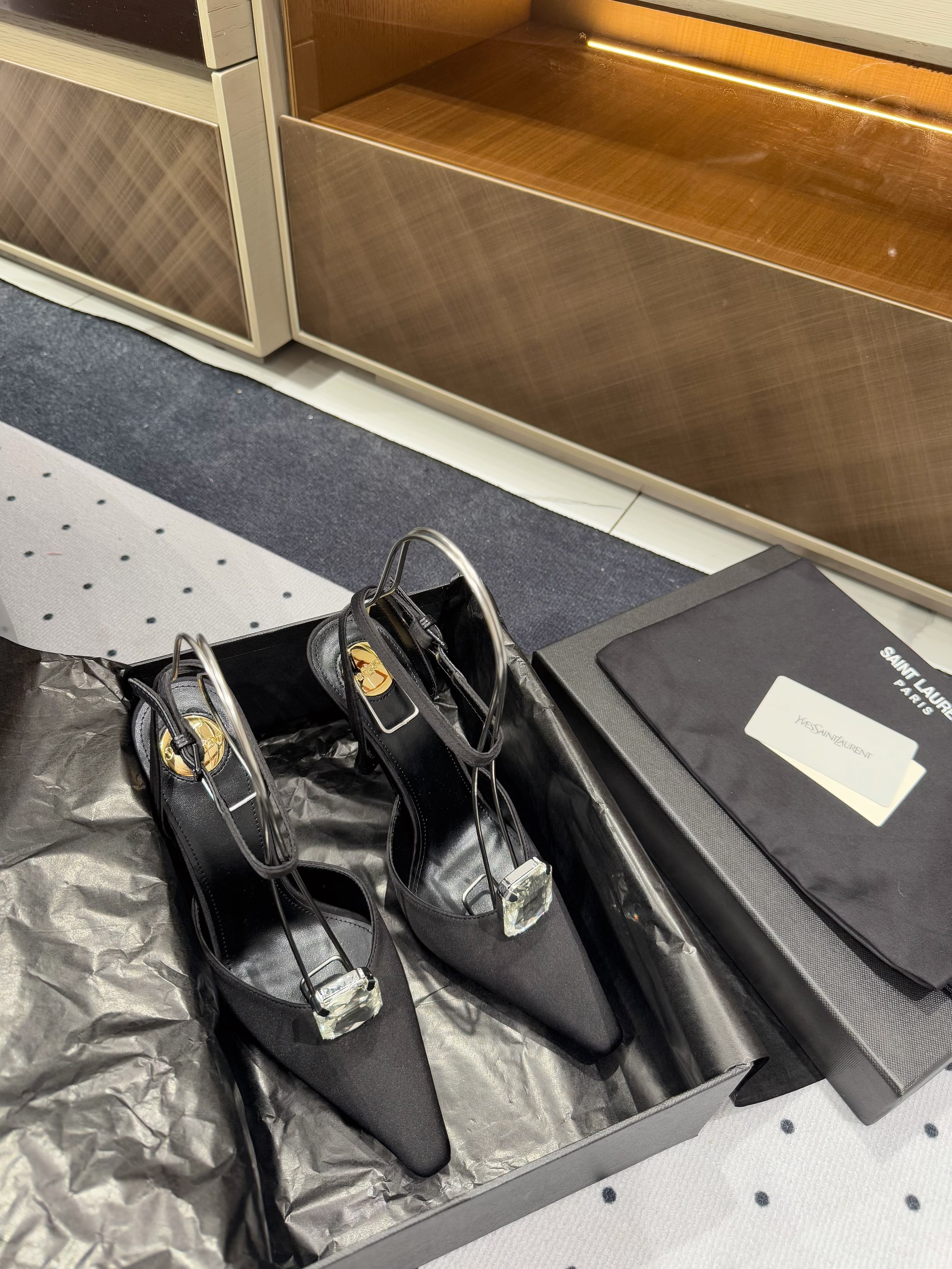HARLOW PUMPS IN BLACK SATIN CREPE AND CRYSTALS