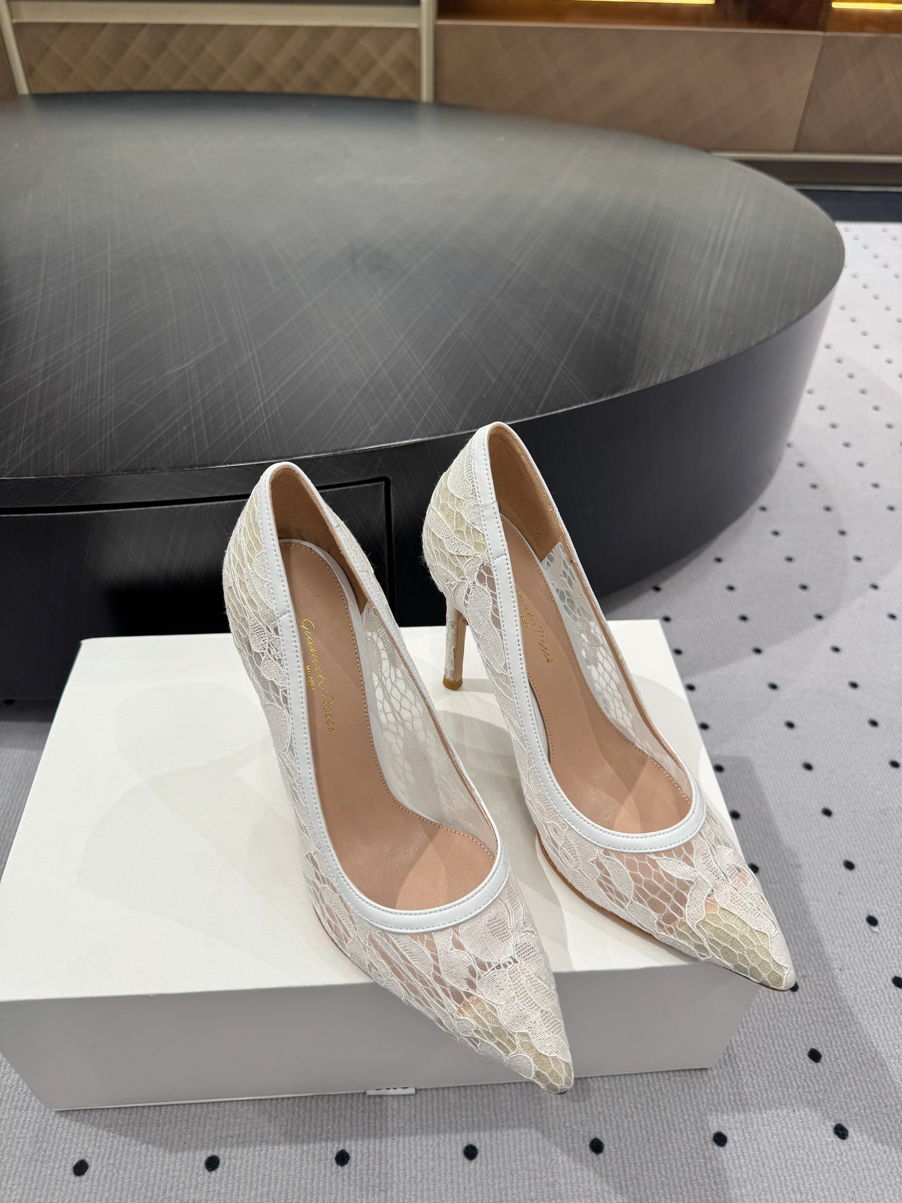 GIANVITO ROSSI 26S HIGH HEELS 105 MM IN WHITE LACE FABRIC