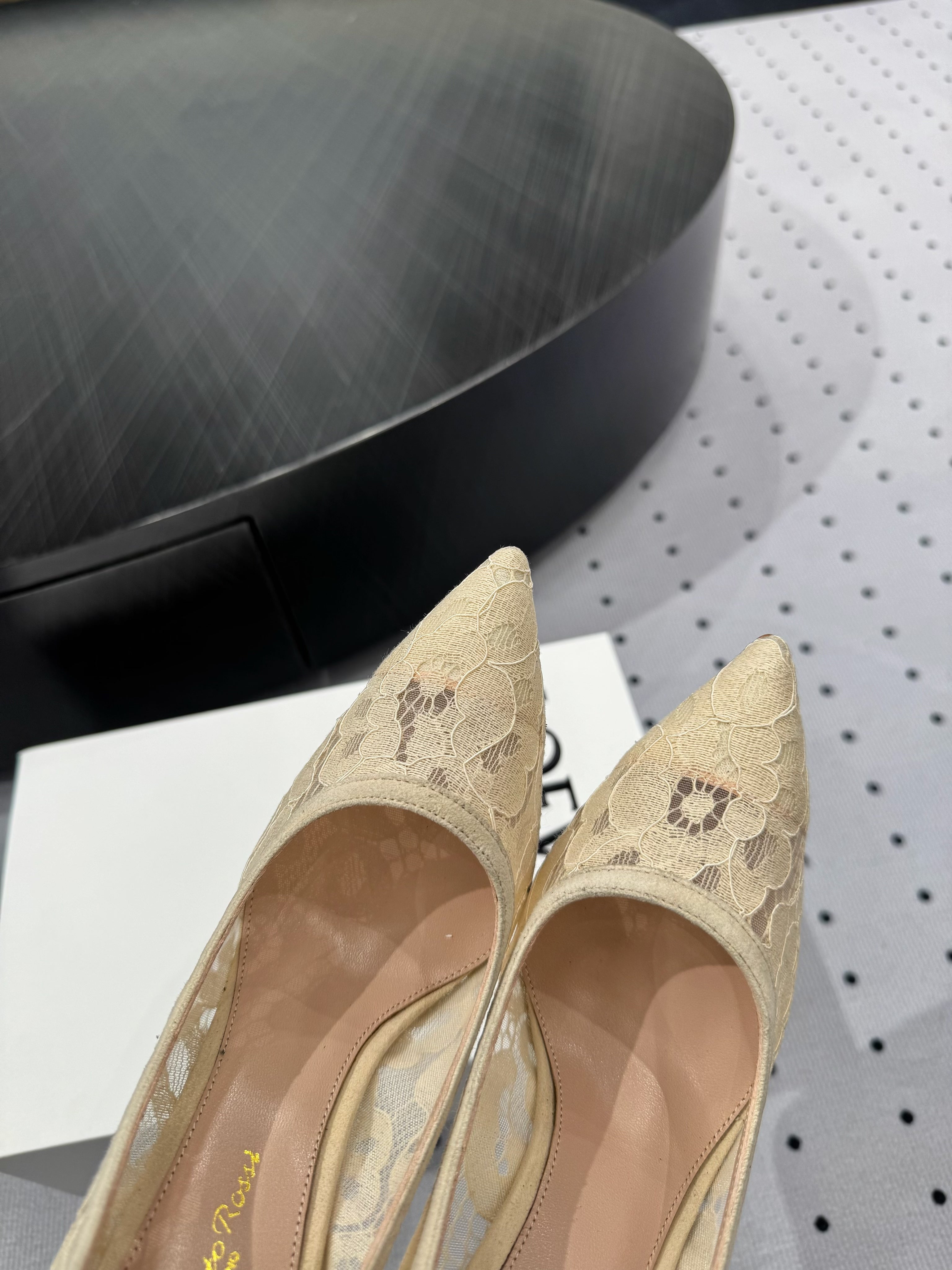 GIANVITO ROSSI 26S HIGH HEELS 105 MM IN BEIGE LACE FABRIC