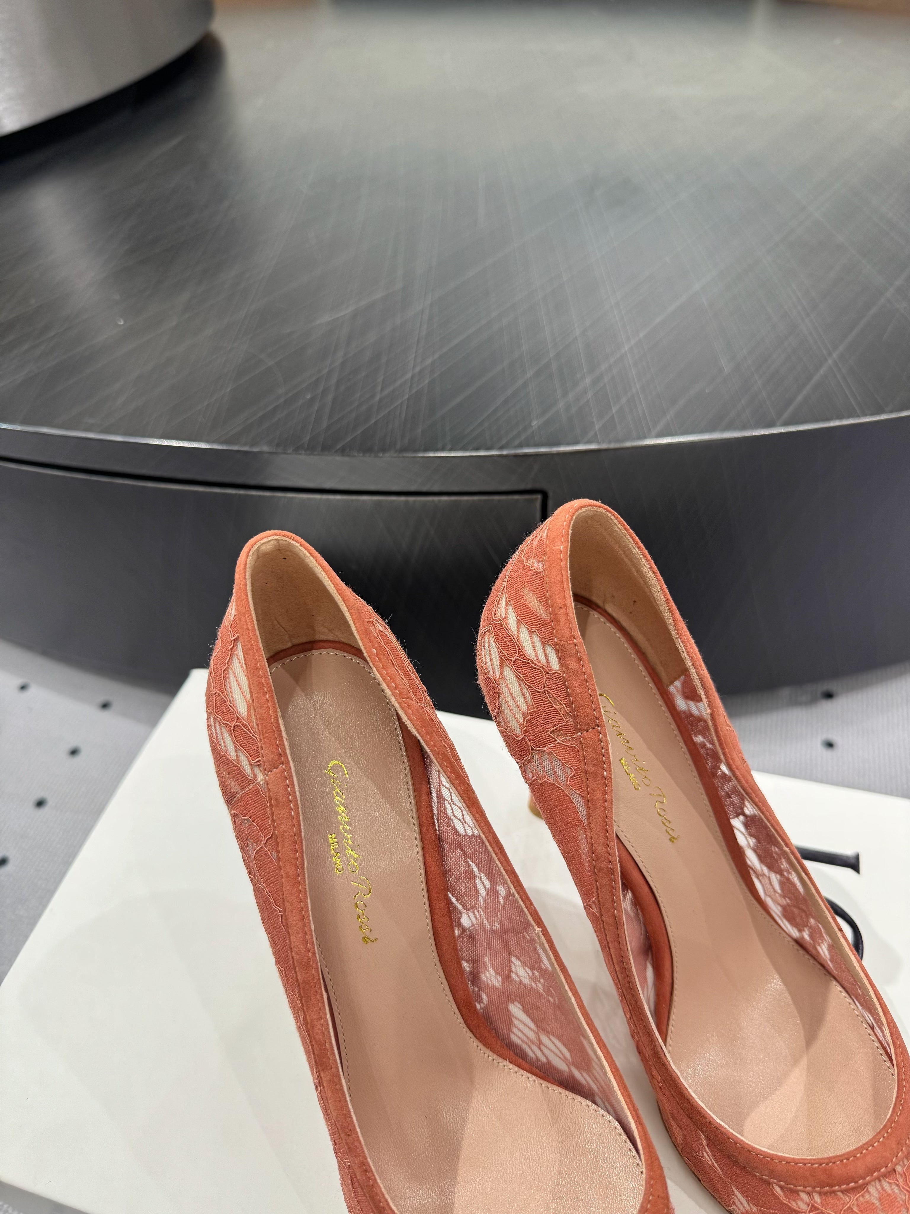 GIANVITO ROSSI 26S HIGH HEELS 105 MM IN PEACH ORANGE LACE FABRIC