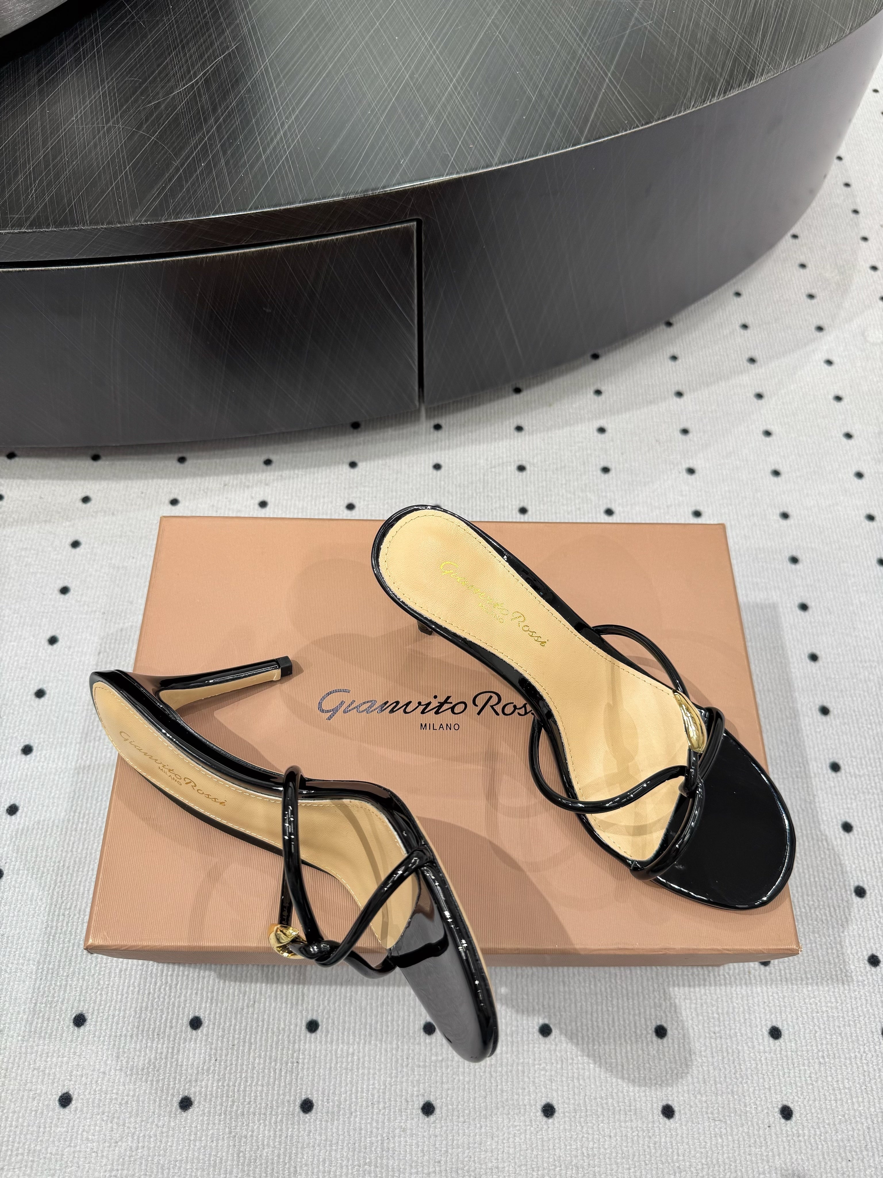 GIANVITO ROSSI 26S STRAPPY HEEL SANDALS 80 MM IN BLACK PATENT LAMBSKIN