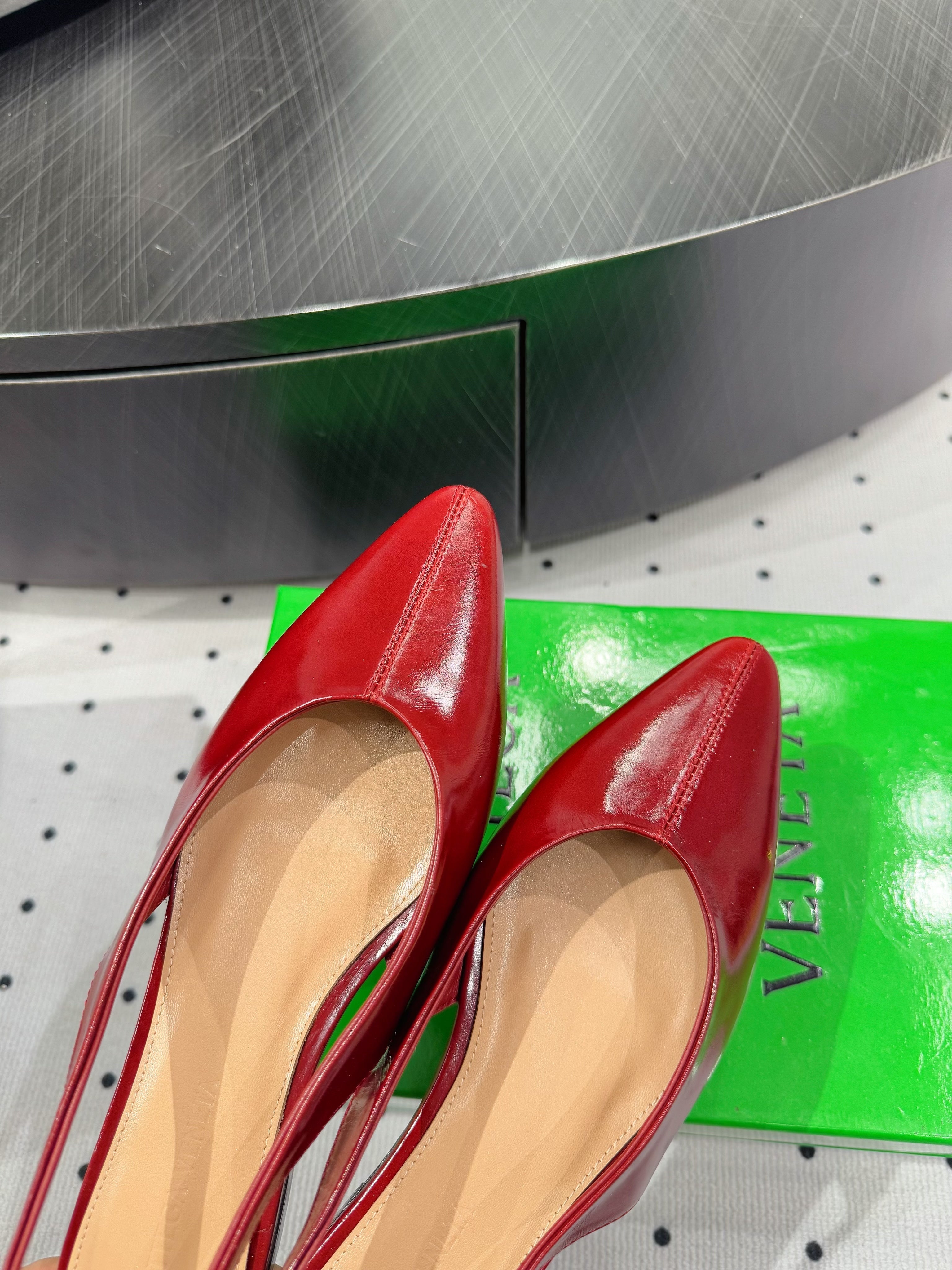 BOTTEGA VENETA 26S SLINGBACK FLATS IN RED CALFSKIN