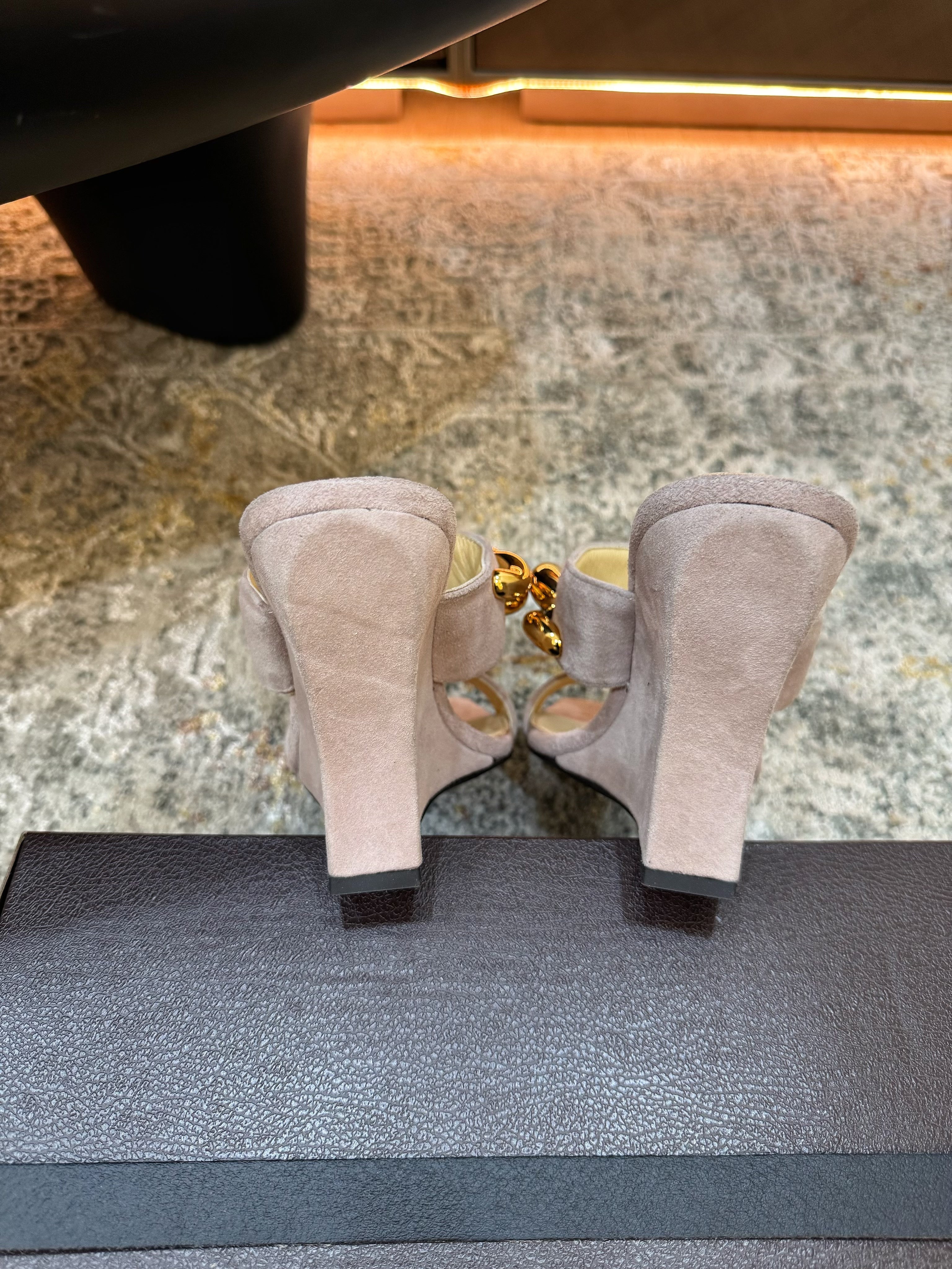 ALAIA 26S DOUBLE STRAP WEDGE SANDALS 110 MM IN BEIGE SUEDE WITH GOLD HARDWARE
