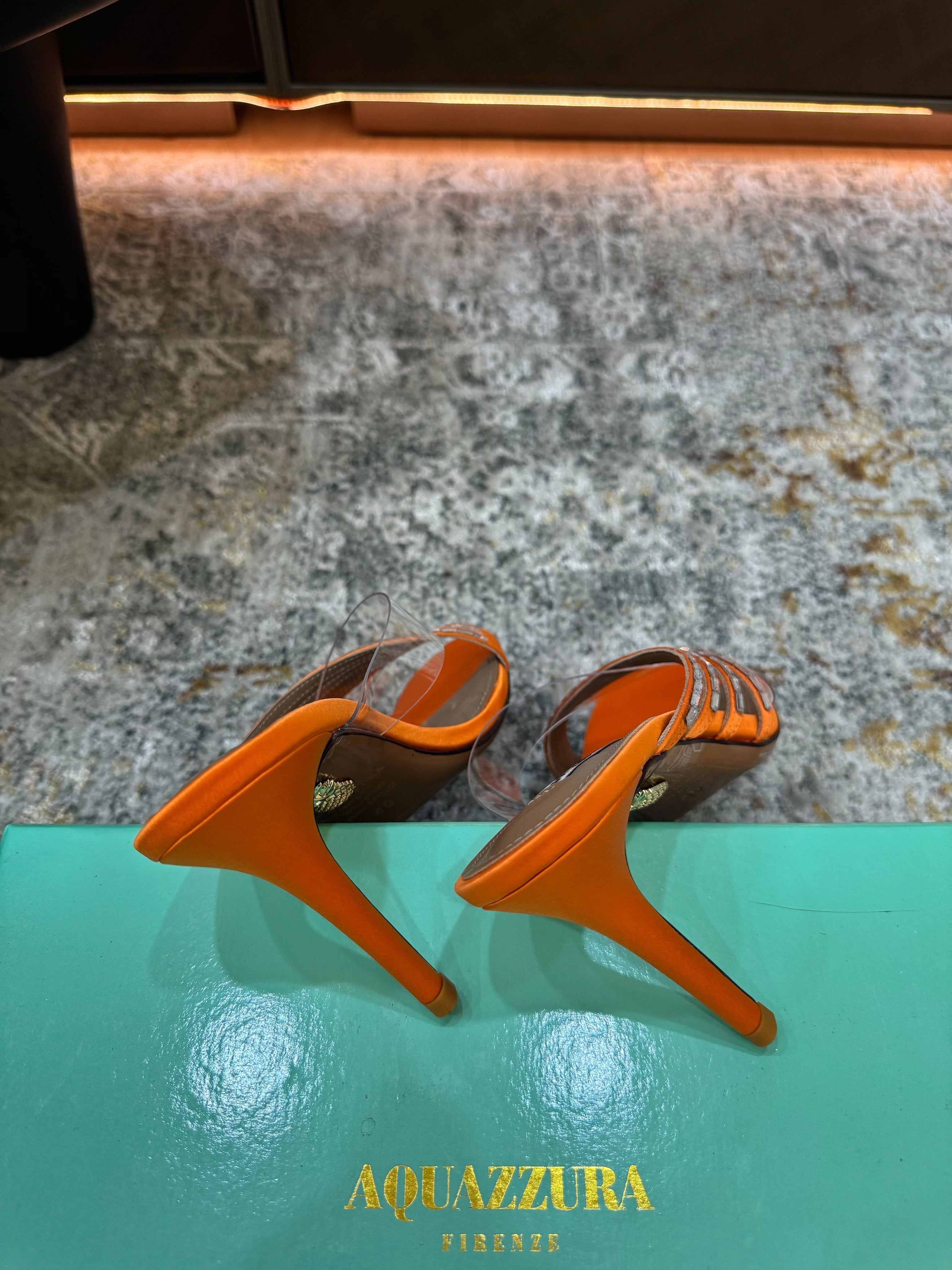 AQUAZZURA 26S CRYSTAL MULES 90 MM IN ORANGE SATIN