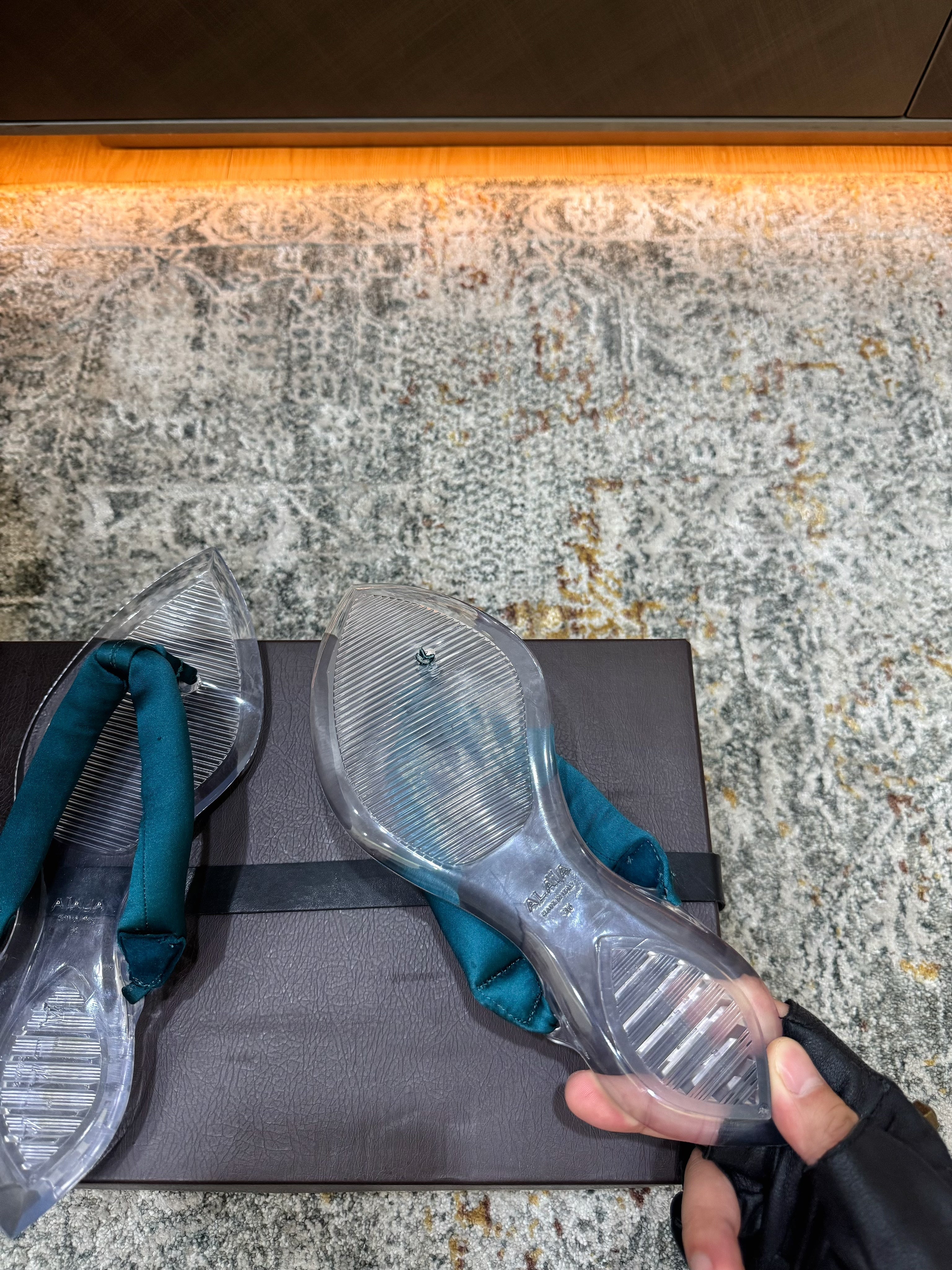 ALAIA 26S THONG SANDALS IN TEAL BLUE SATIN AND TRANSPARENT PVC