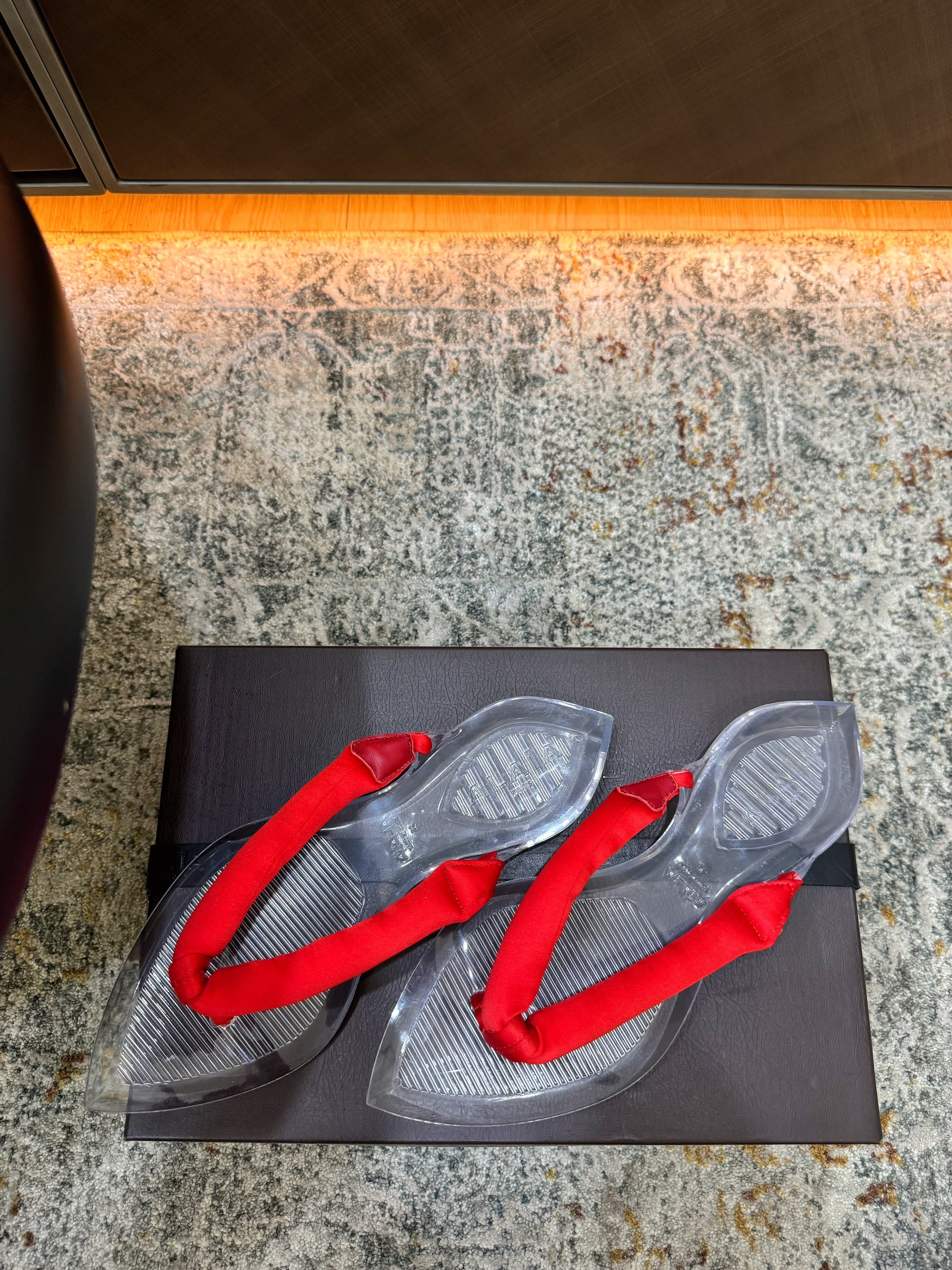 ALAIA 26S THONG SANDALS IN RED SATIN AND TRANSPARENT PVC