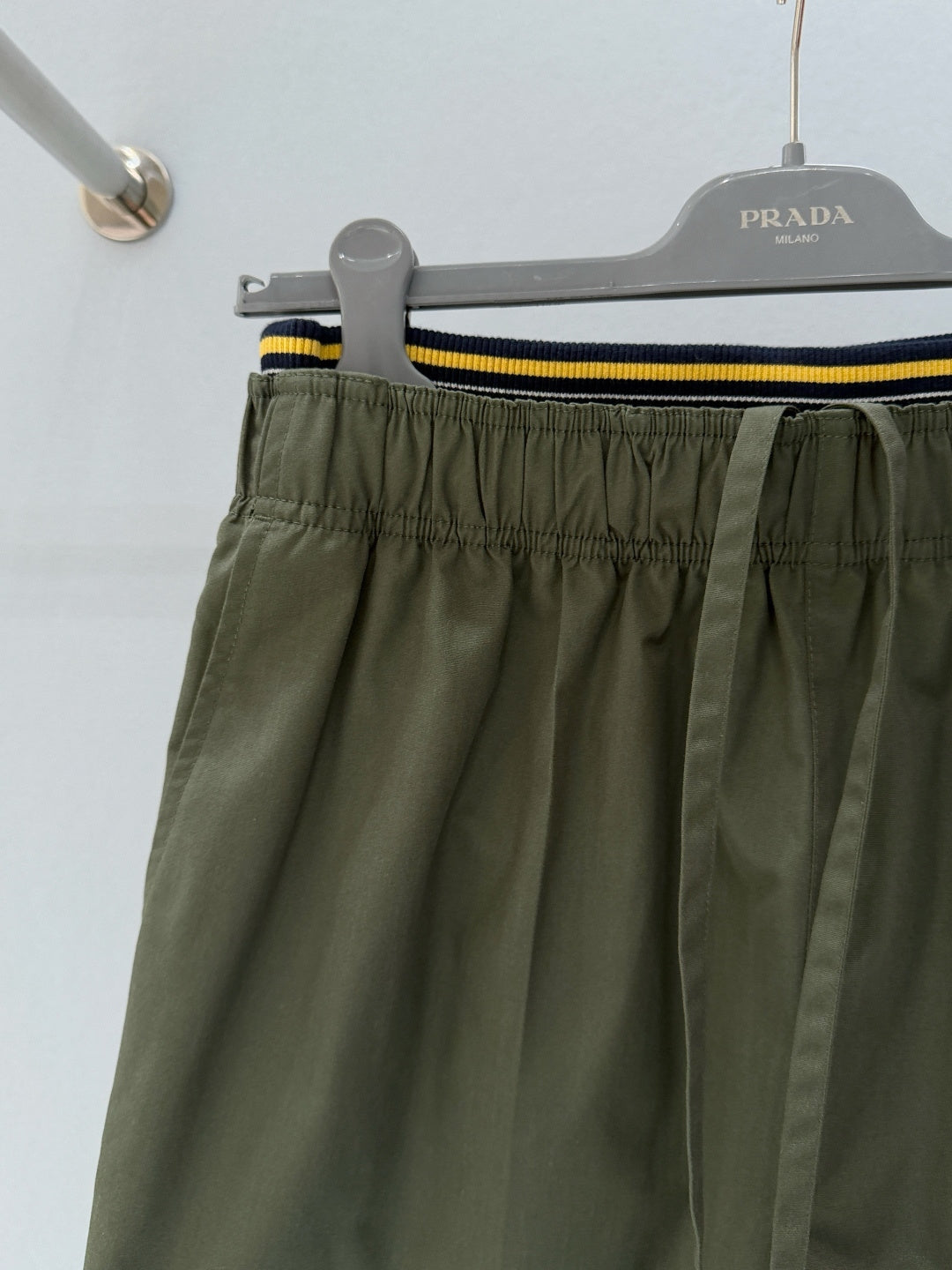 PRADA 26S SHORTS 817