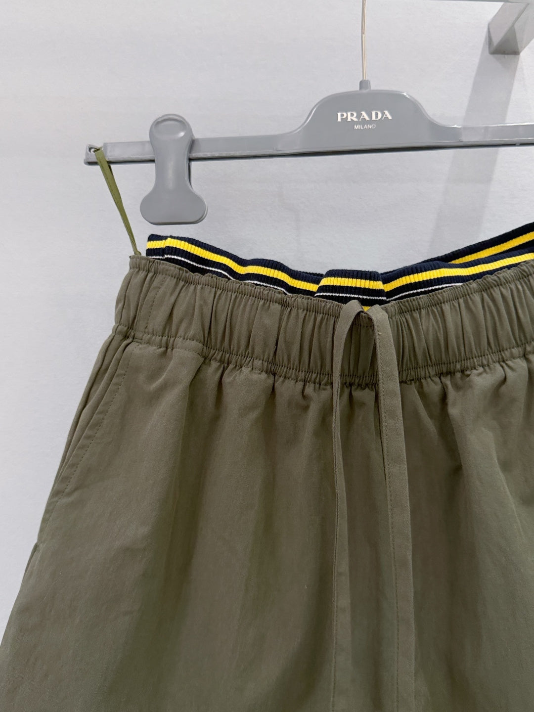 PRADA 26S SHORTS STYLE 860