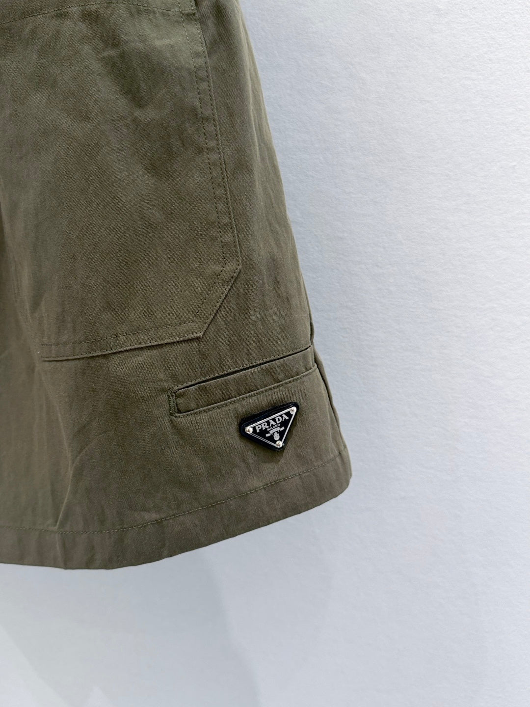 PRADA 26S SHORTS STYLE 860
