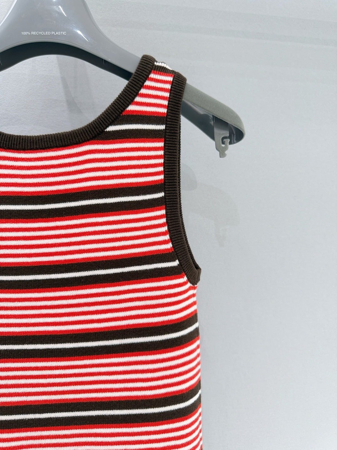 PRADA 26S SLEEVELESS SWEATER STYLE 822
