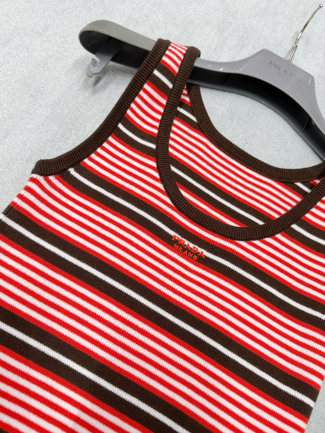 PRADA 26S SLEEVELESS SWEATER STYLE 822