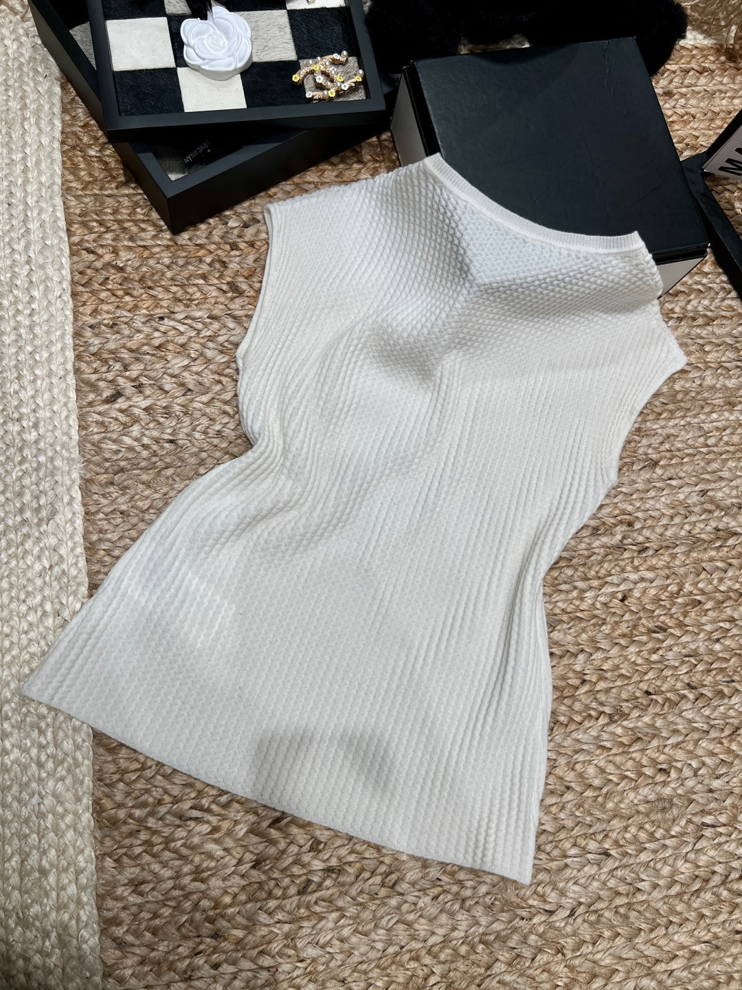DIOR 26S SLEEVELESS SWEATER 1191