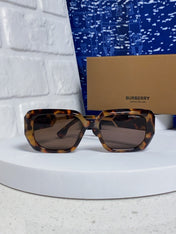 BURBERRY 26S SQUARE GEOMETRIC FRAME IN ACETATE 402987
