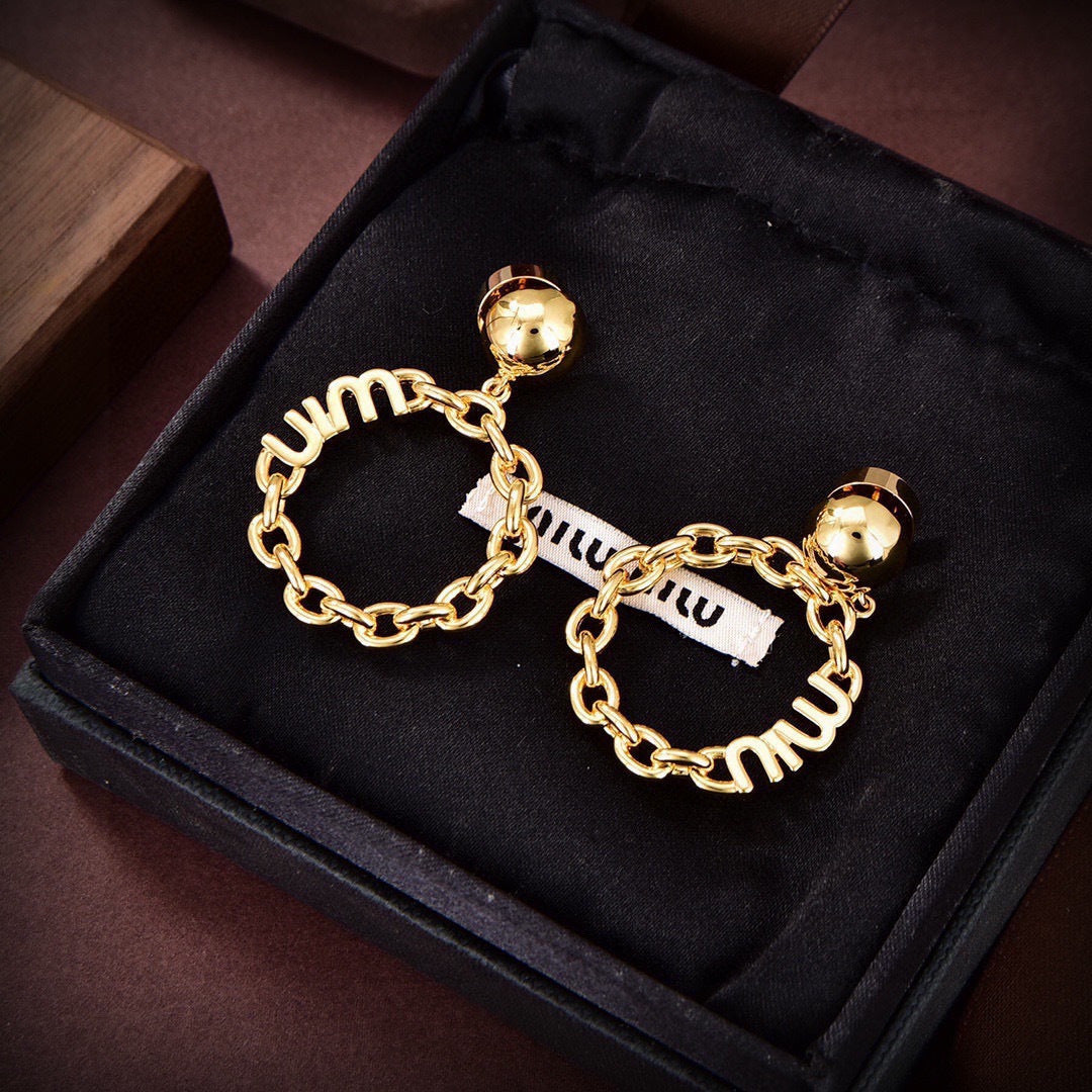 MIUMIU 26S CHAIN HOOP LOGO DROP EARRINGS IN GOLD TONE METAL 617564