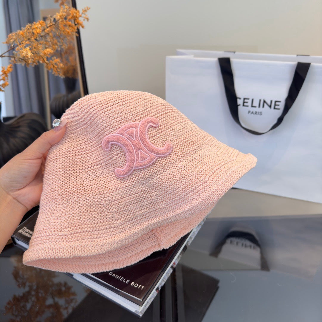 CELINE 26S TRIOMPHE BUCKET HAT STYLE 59