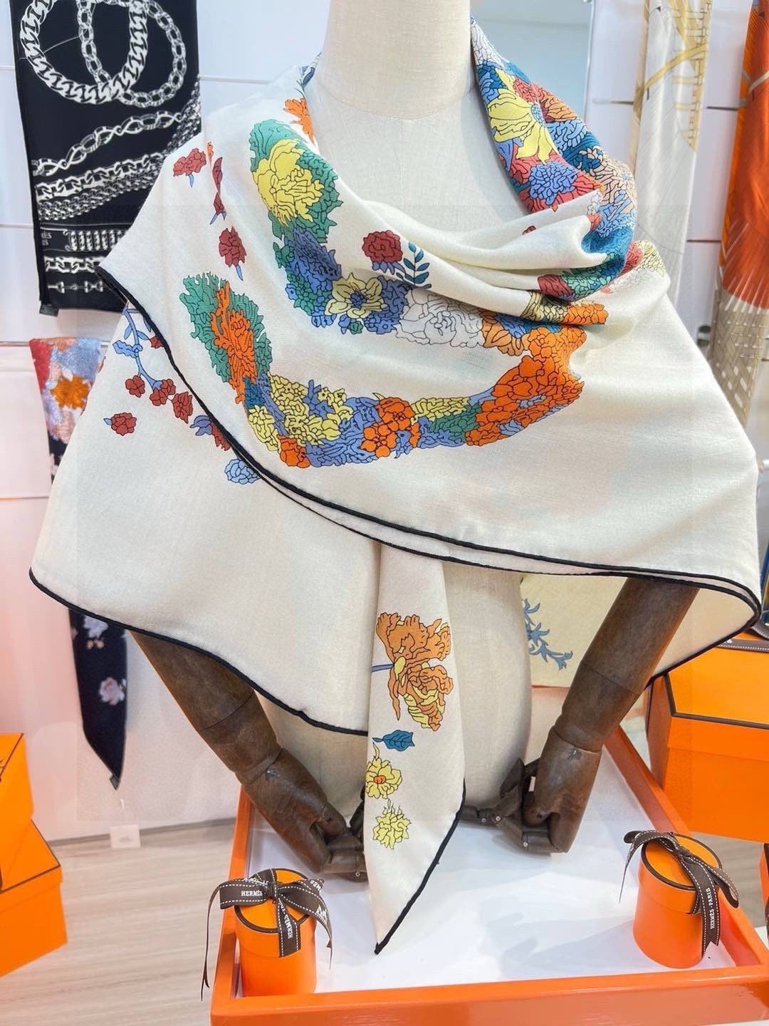 HERMES 26S SCARF 140 IN CASHMERE AND SILK 303340