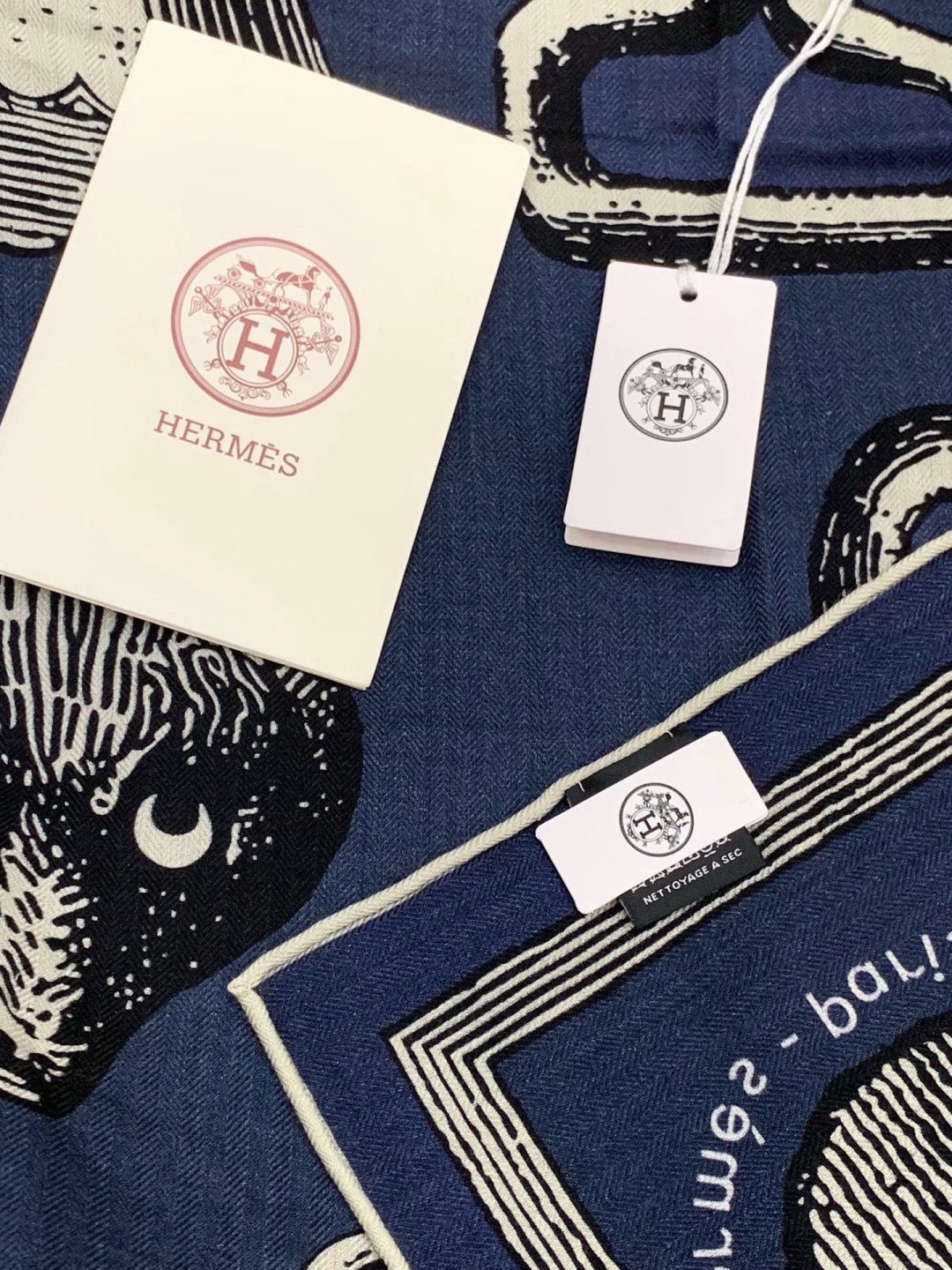 HERMES 26S SCARF 140 IN CASHMERE AND SILK 303157