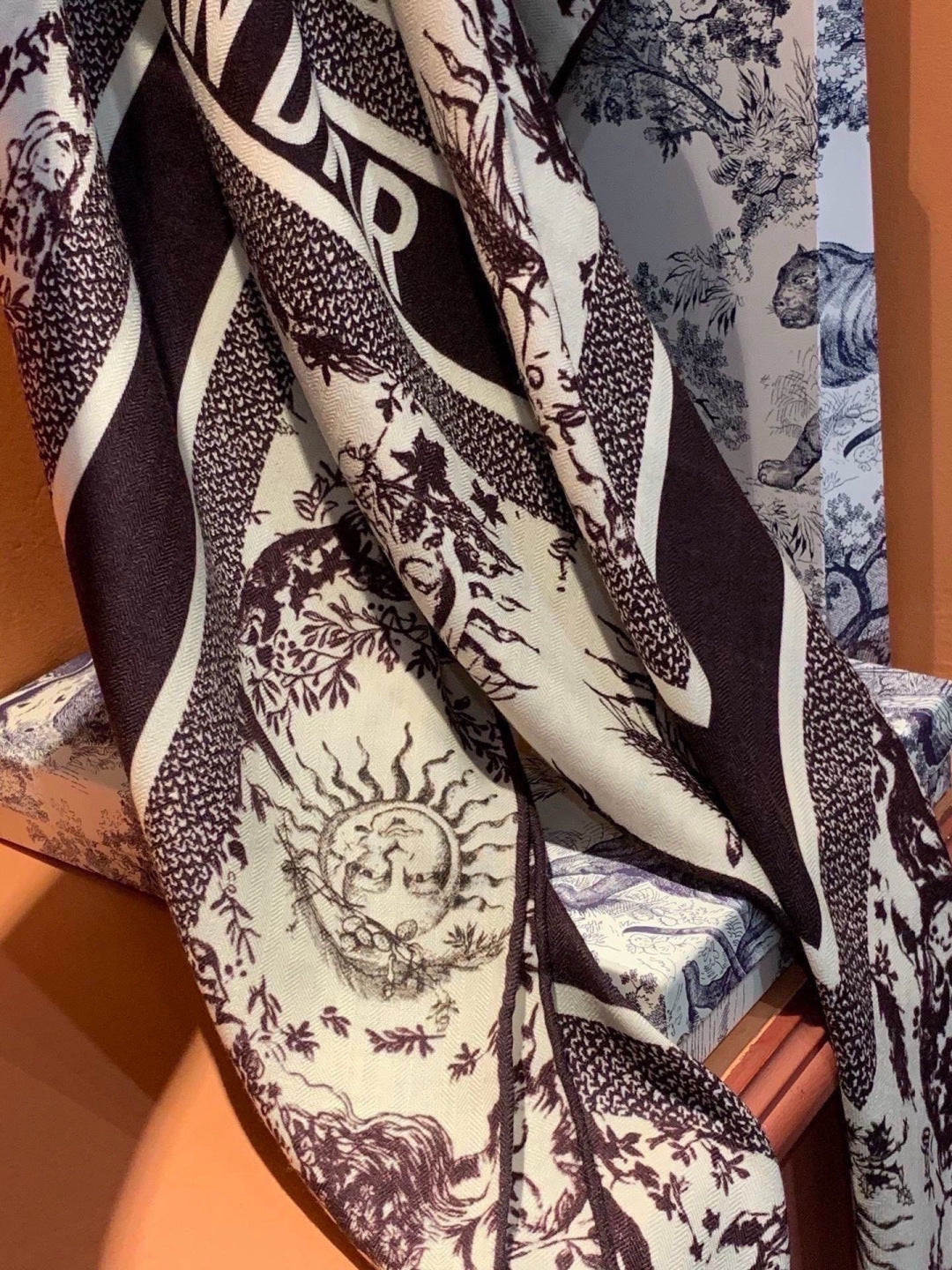 DIOR 26S SCARF 135CM IN CASHMERE SILK 304711