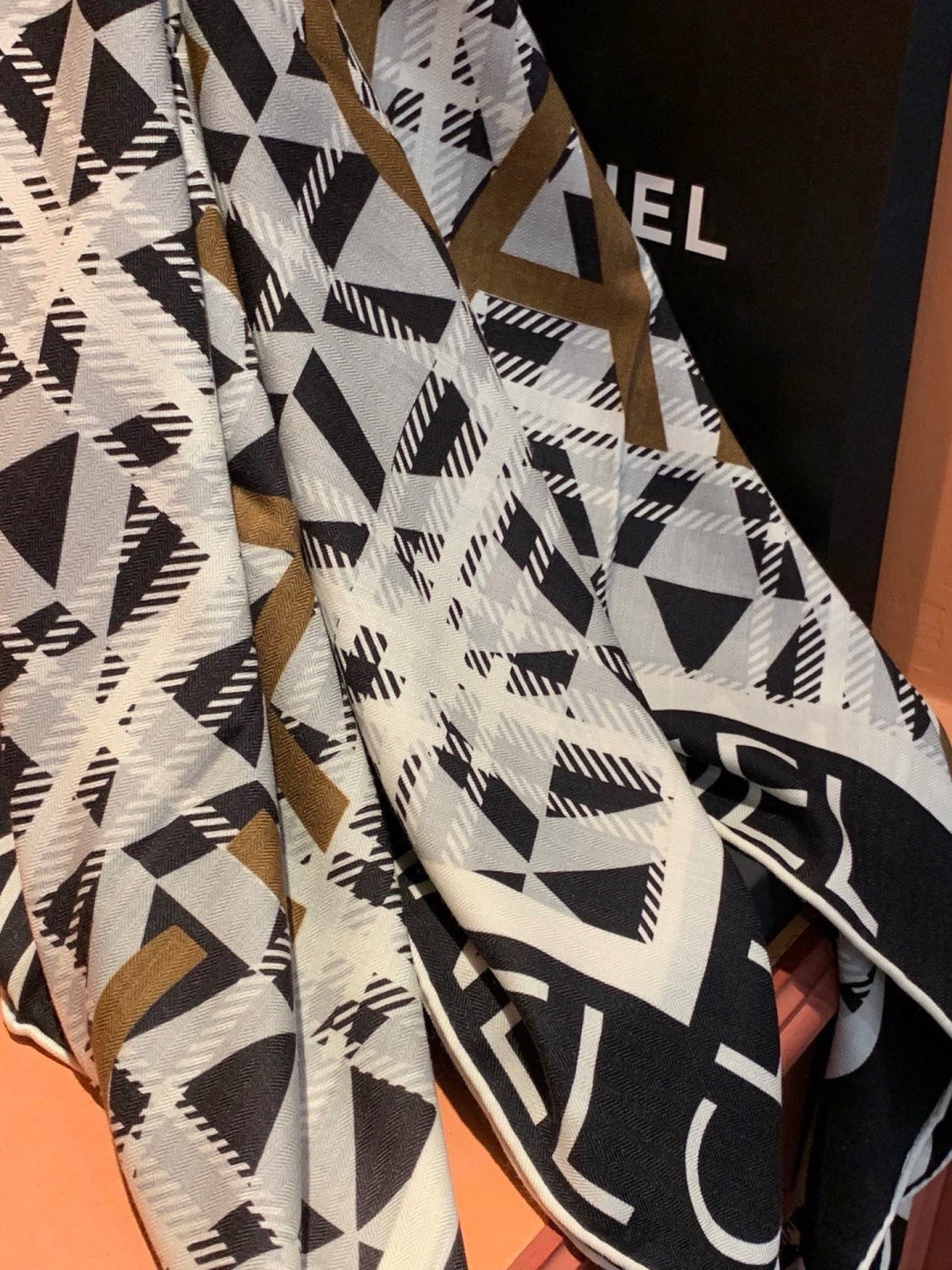 CHANEL 26S SCARF 135 IN CASHMERE AND SILK 309900