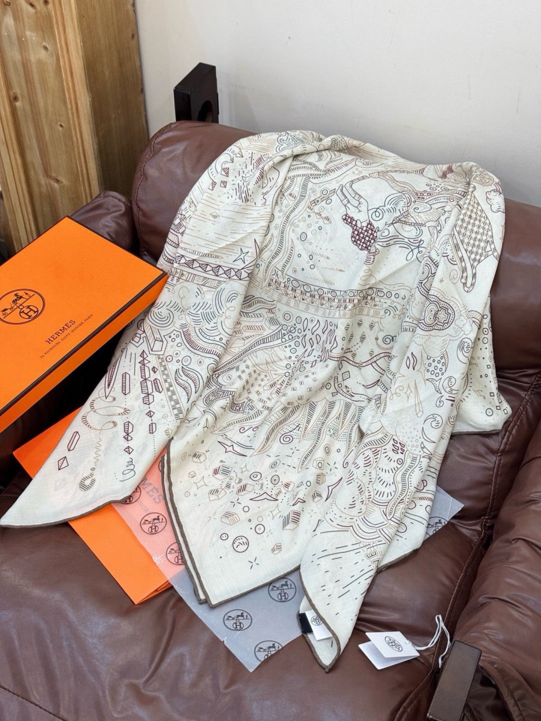 HERMES 26S PRINTED SQUARE SCARF 135 IN SILK 311978