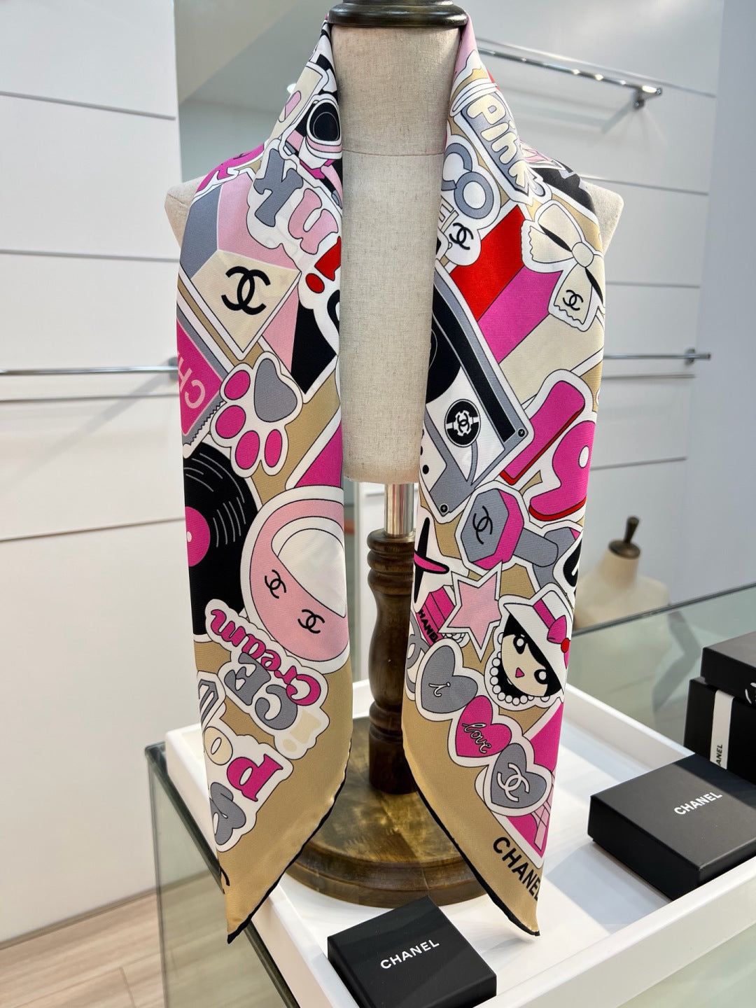 CHANEL 26S SCARF 90 IN SILK 313364