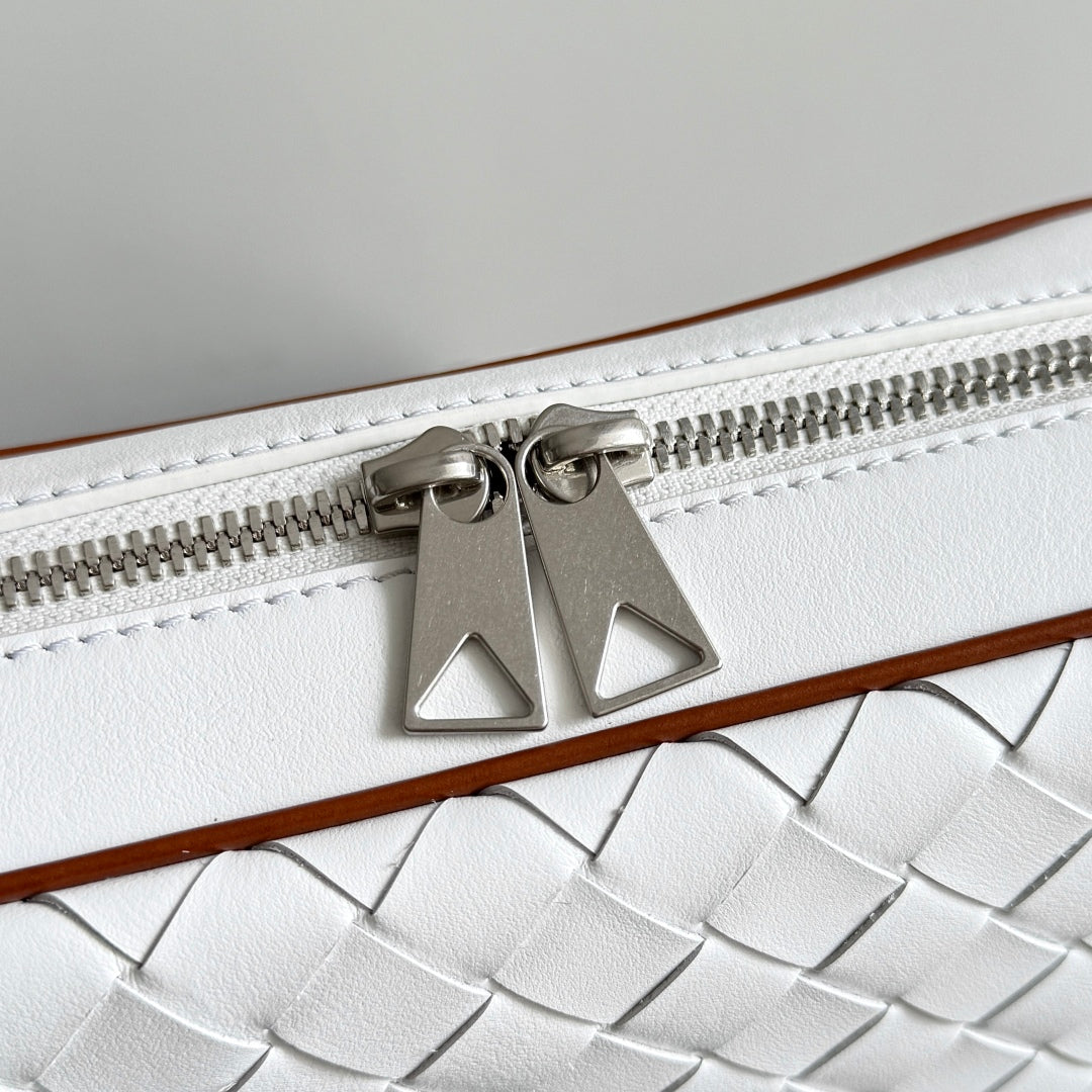 BOTTEGA VENETA 25S SMALL INTRECCIATO CAMERA BAG 24 IN WHITE CALFSKIN