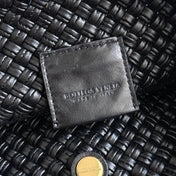 BOTTEGA VENETA 25S TOSCA BAG 19 IN BLACK CALFSKIN GOLD HARDWARE