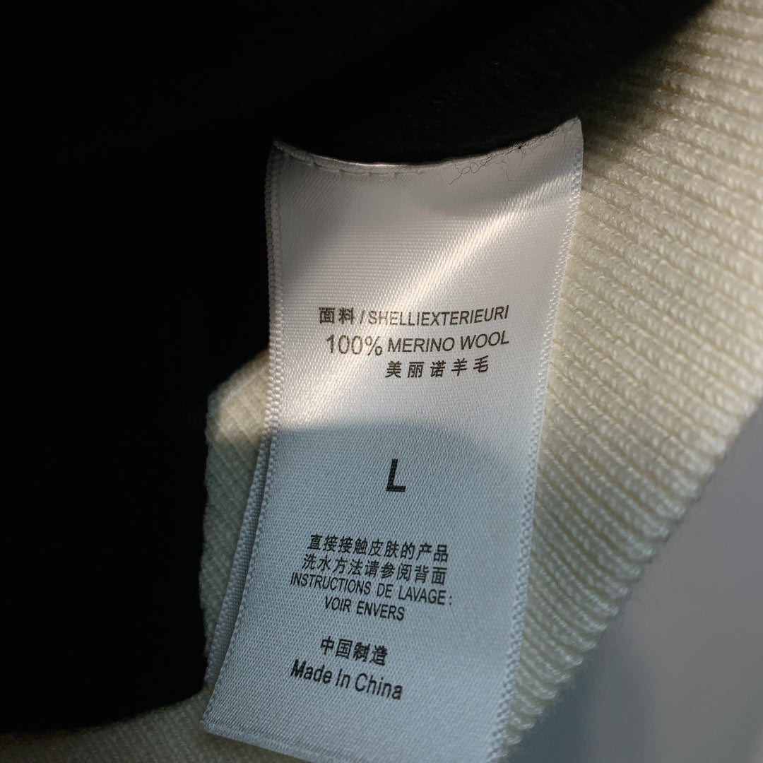 CHANEL 26S SLEEVELESS V-NECK BLAZER 670