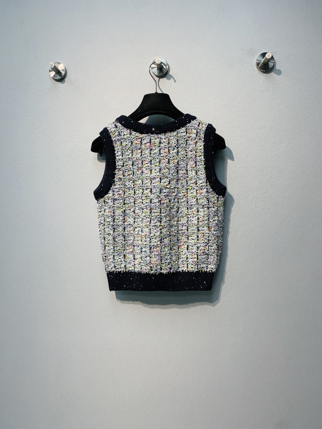 CHANEL 26S SLEEVELESS SWEATER 826