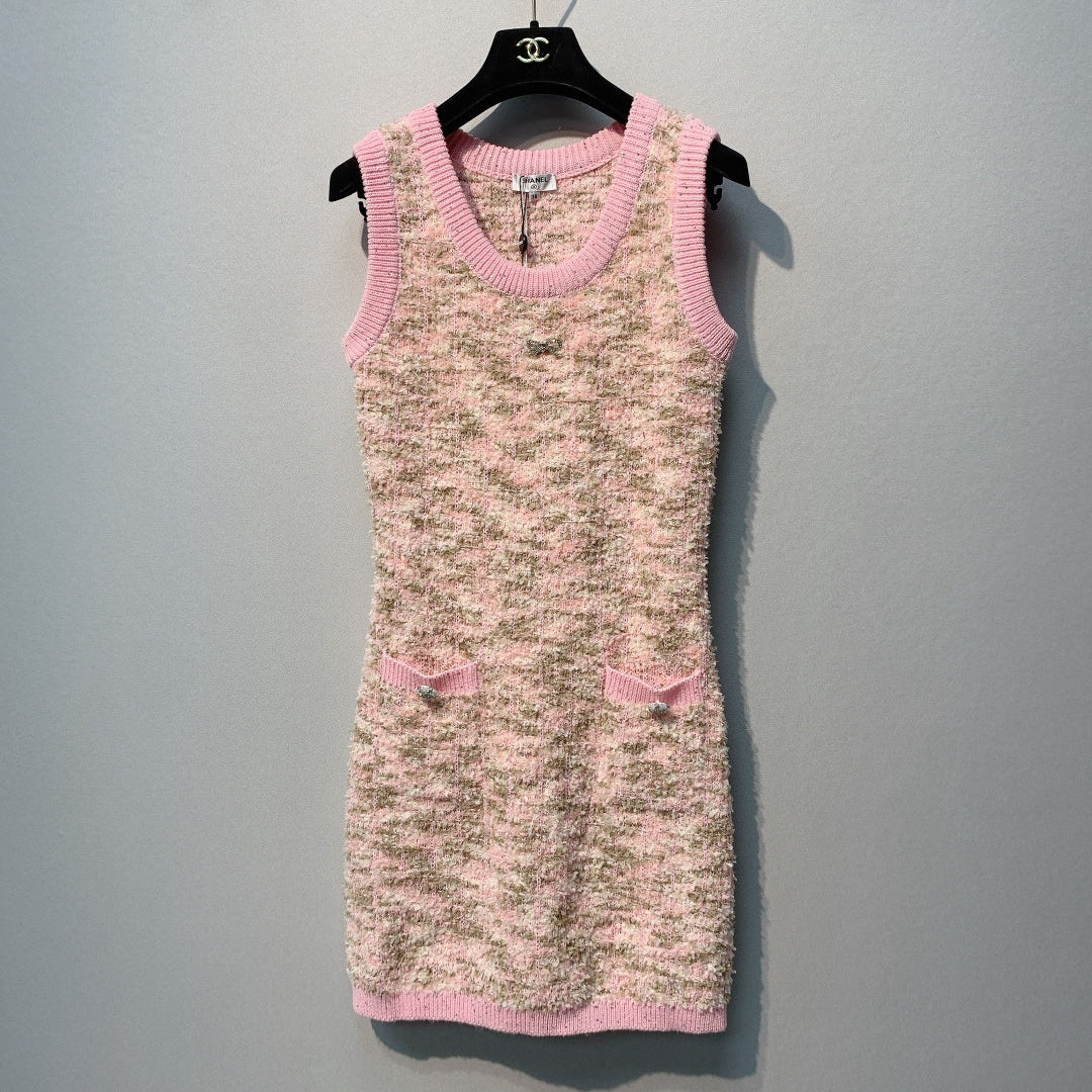CHANEL 26S SLEEVELESS CREW NECK DRESS 824
