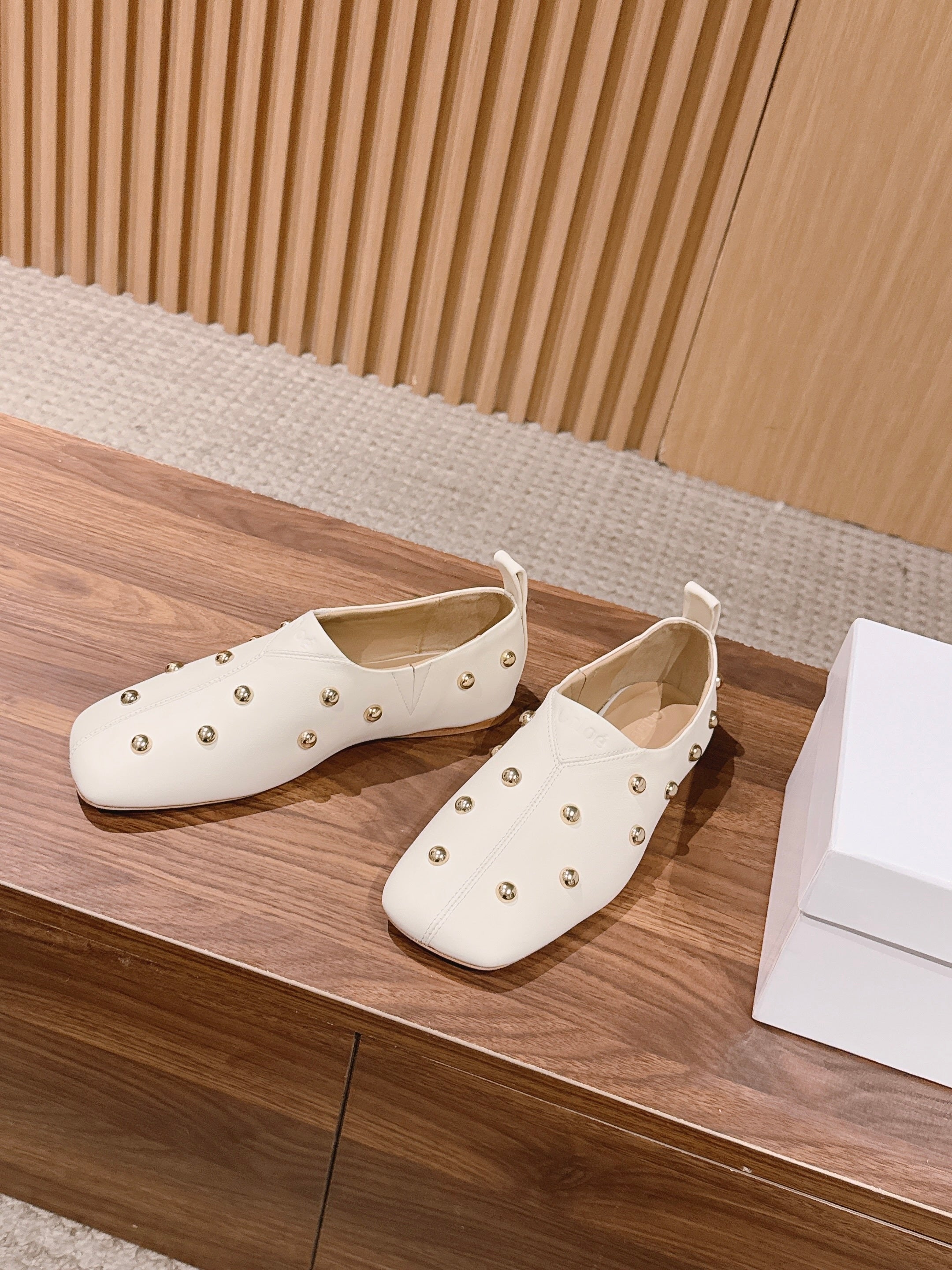 CHLOE 26S STUDDED LOAFERS IN CREAM WHITE CALFSKIN