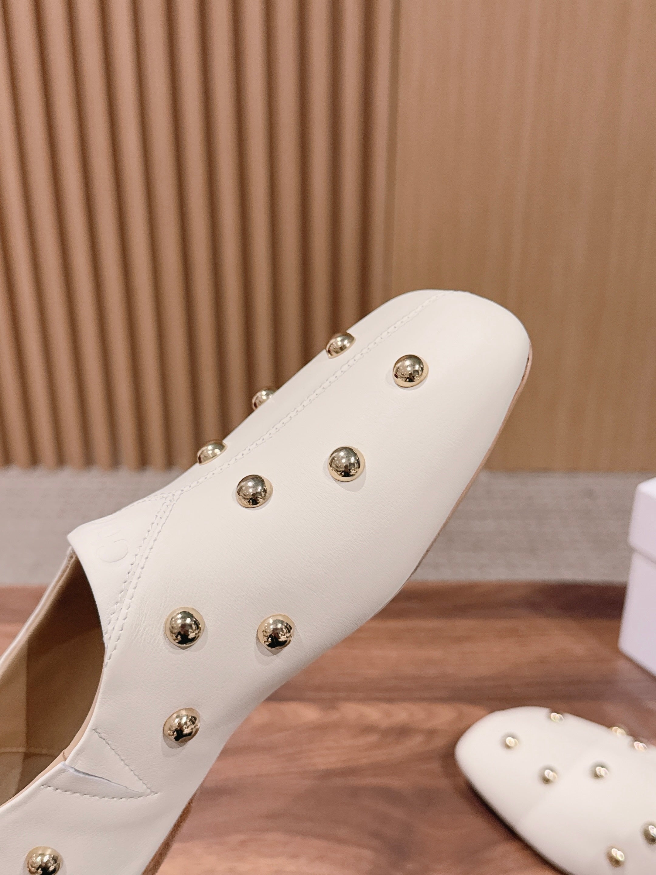 CHLOE 26S STUDDED LOAFERS IN CREAM WHITE CALFSKIN