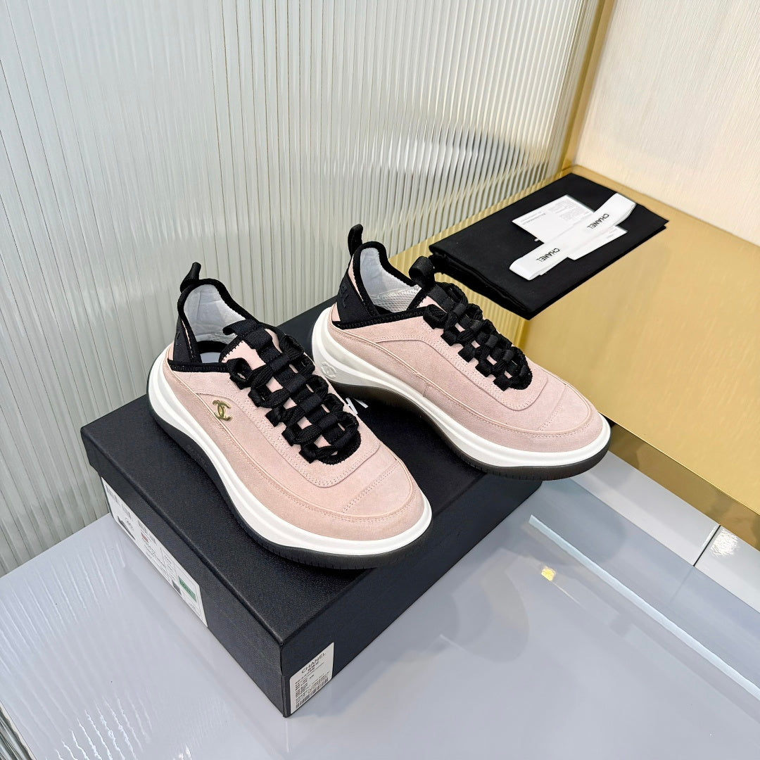 CHANEL 26S PLATFORM SNEAKERS IN LIGHT PINK SUEDE WITH CC LOGO