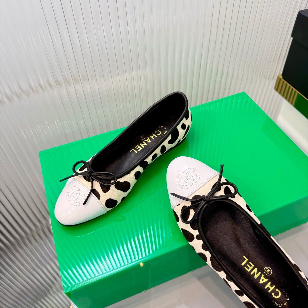 CHANEL 26S FLAT SHOES IN BEIGE AND BLACK LEOPARD PRINT PONY HAIR