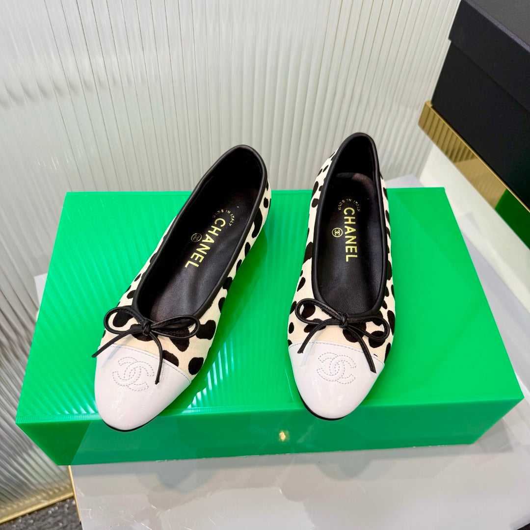 CHANEL 26S FLAT SHOES IN BEIGE AND BLACK LEOPARD PRINT PONY HAIR