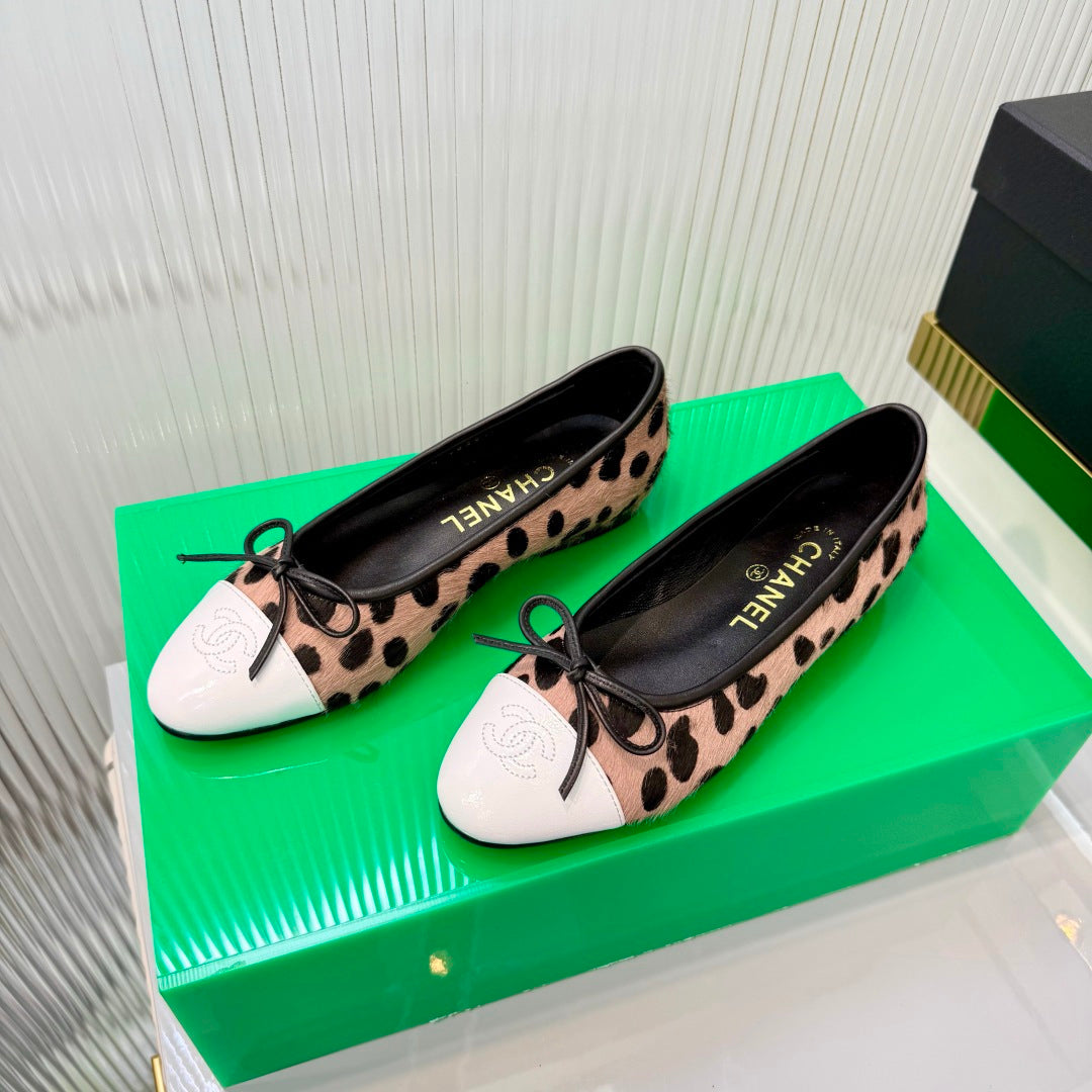 CHANEL 26S FLAT SHOES IN LIGHT BROWN AND BLACK LEOPARD PRINT PONY HAIR