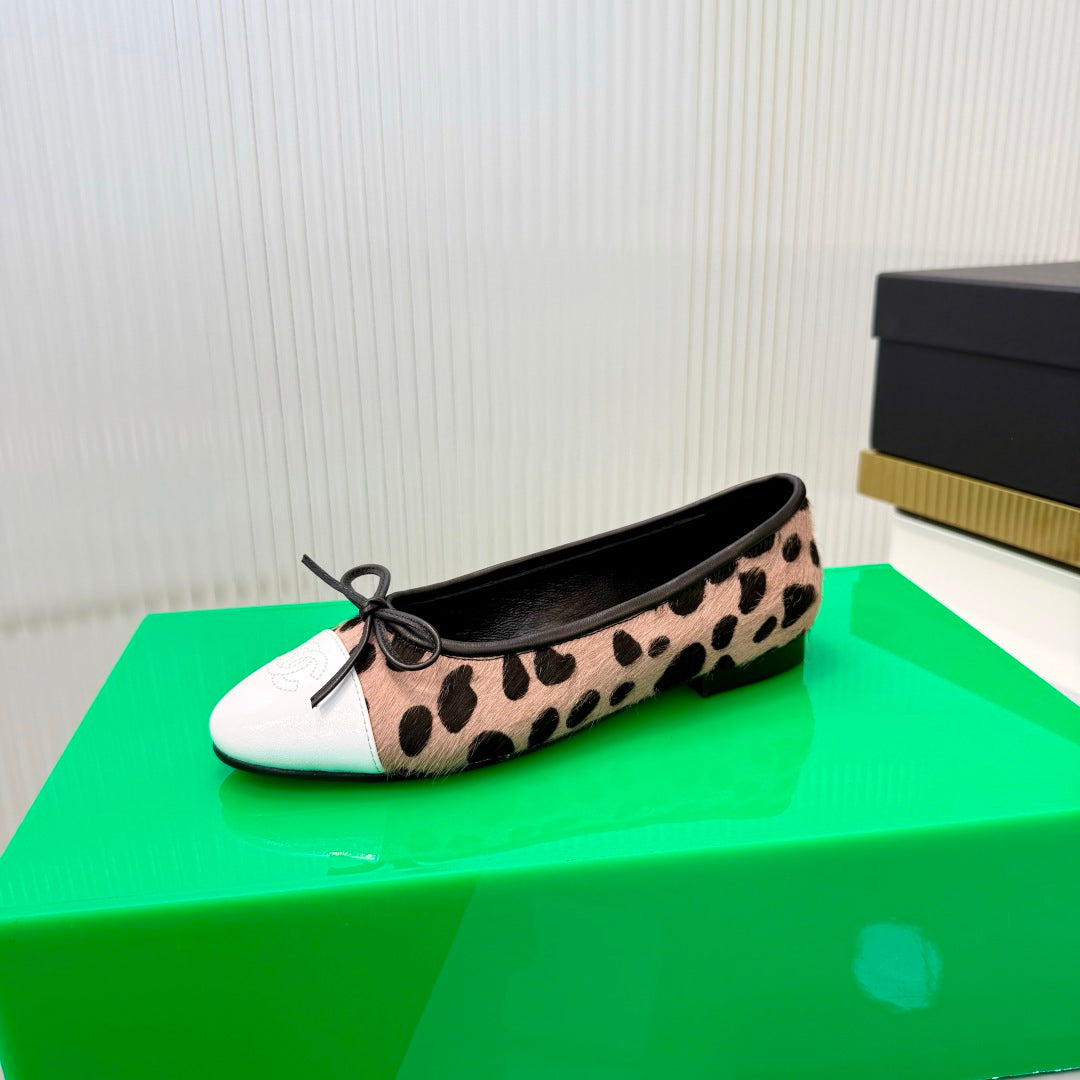 CHANEL 26S FLAT SHOES IN LIGHT BROWN AND BLACK LEOPARD PRINT PONY HAIR