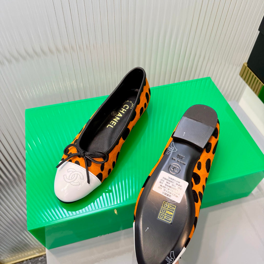 CHANEL 26S FLAT SHOES IN LIGHT ORANGE AND BLACK LEOPARD PRINT PONY HAIR