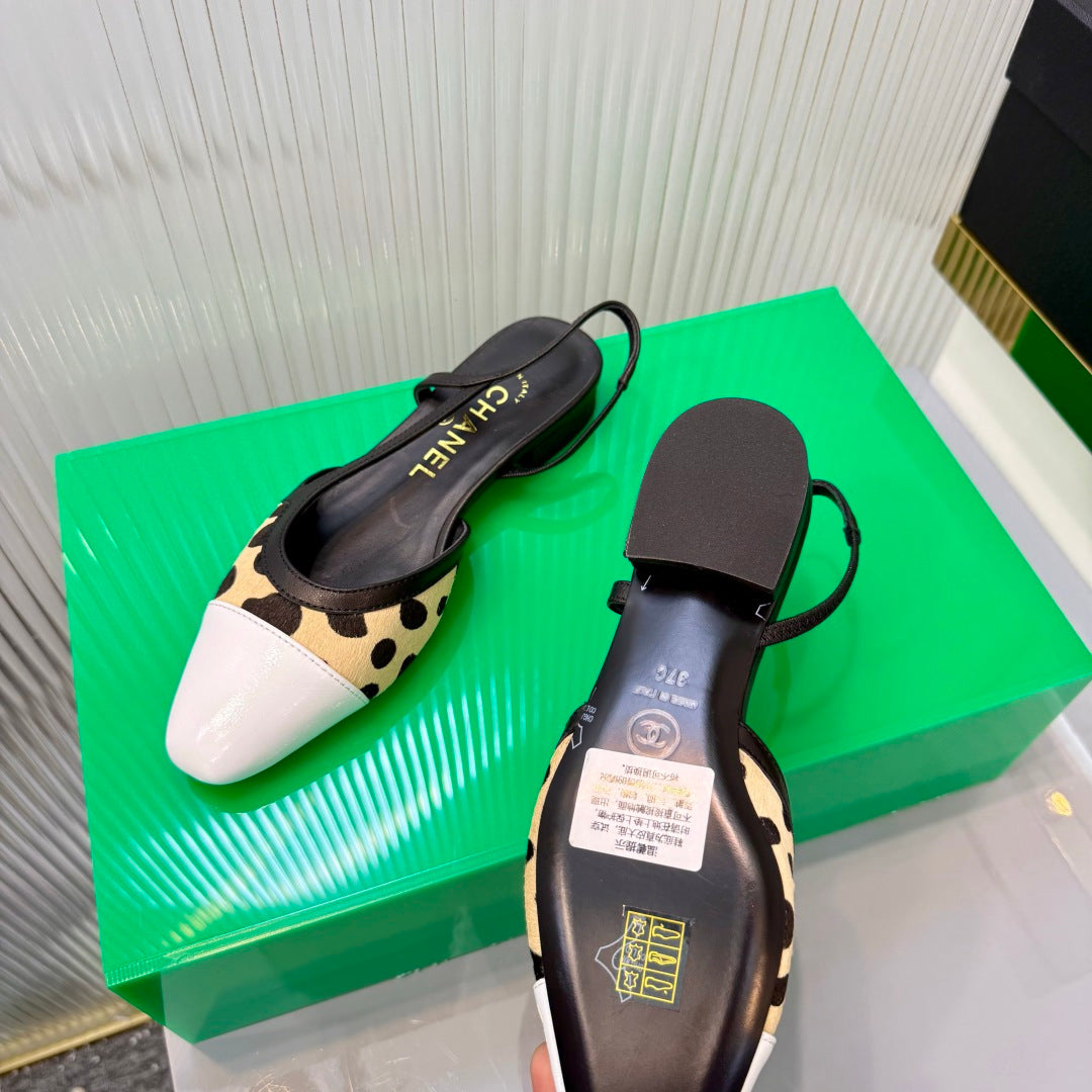 CHANEL 26S FLATS SLINGBACK IN WHITE PATENT CALFSKIN WITH LIGHT YELLOW PONY HAIR