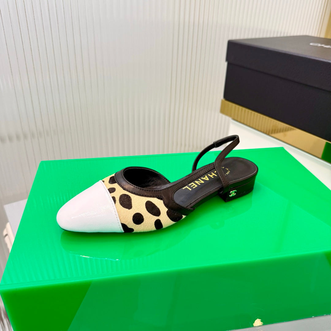 CHANEL 26S FLATS SLINGBACK IN WHITE PATENT CALFSKIN WITH LIGHT YELLOW PONY HAIR