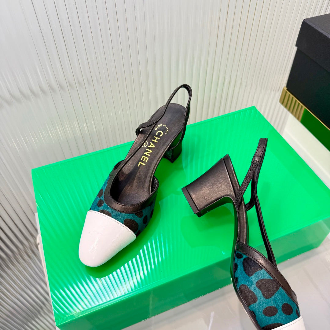 CHANEL 26S HIGH-HEEL SLINGBACKS 50 MM IN WHITE CALFSKIN AND TEAL PONY HAIR