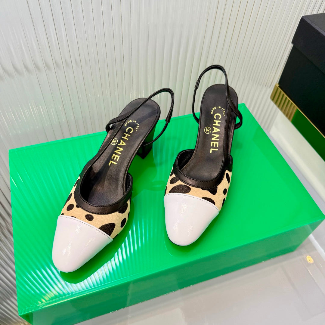 CHANEL 26S HIGH-HEEL SLINGBACKS 50 MM IN WHITE PATENT CALFSKIN WITH LIGHT YELLOW PONY HAIR