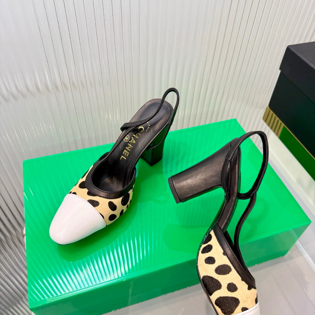 CHANEL 26S HIGH-HEEL SLINGBACKS 70 MM IN WHITE PATENT CALFSKIN WITH LIGHT YELLOW PONY HAIR