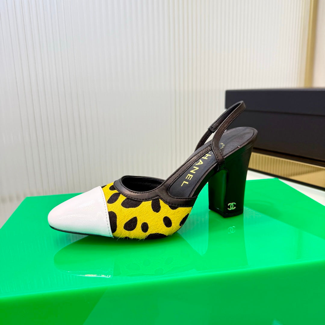 CHANEL 26S HIGH-HEEL SLINGBACKS 70 MM IN WHITE PATENT CALFSKIN WITH YELLOW PONY HAIR